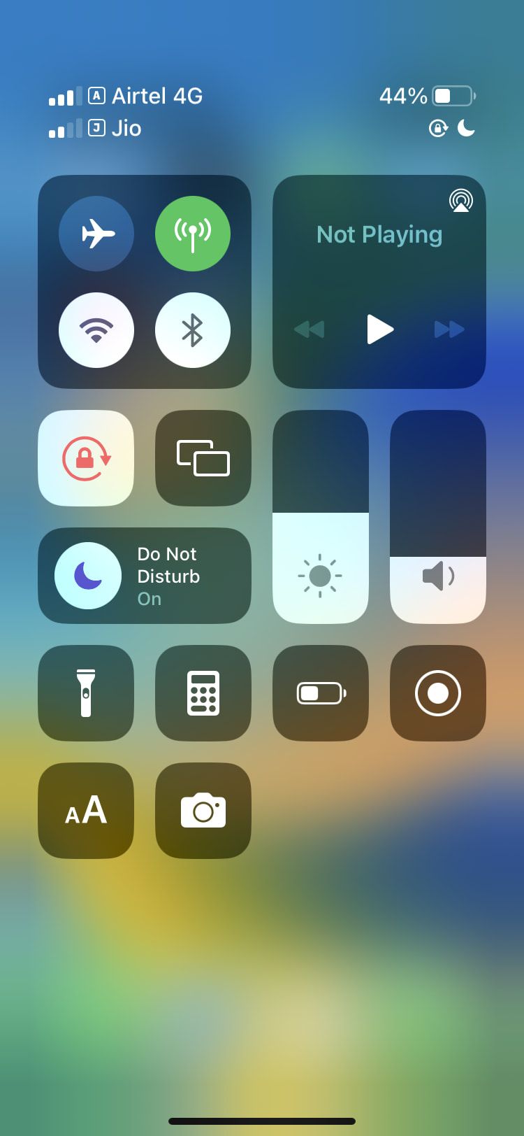 /sv/images/Do-Not-Disturb-enabled-on-iPhone.jpg