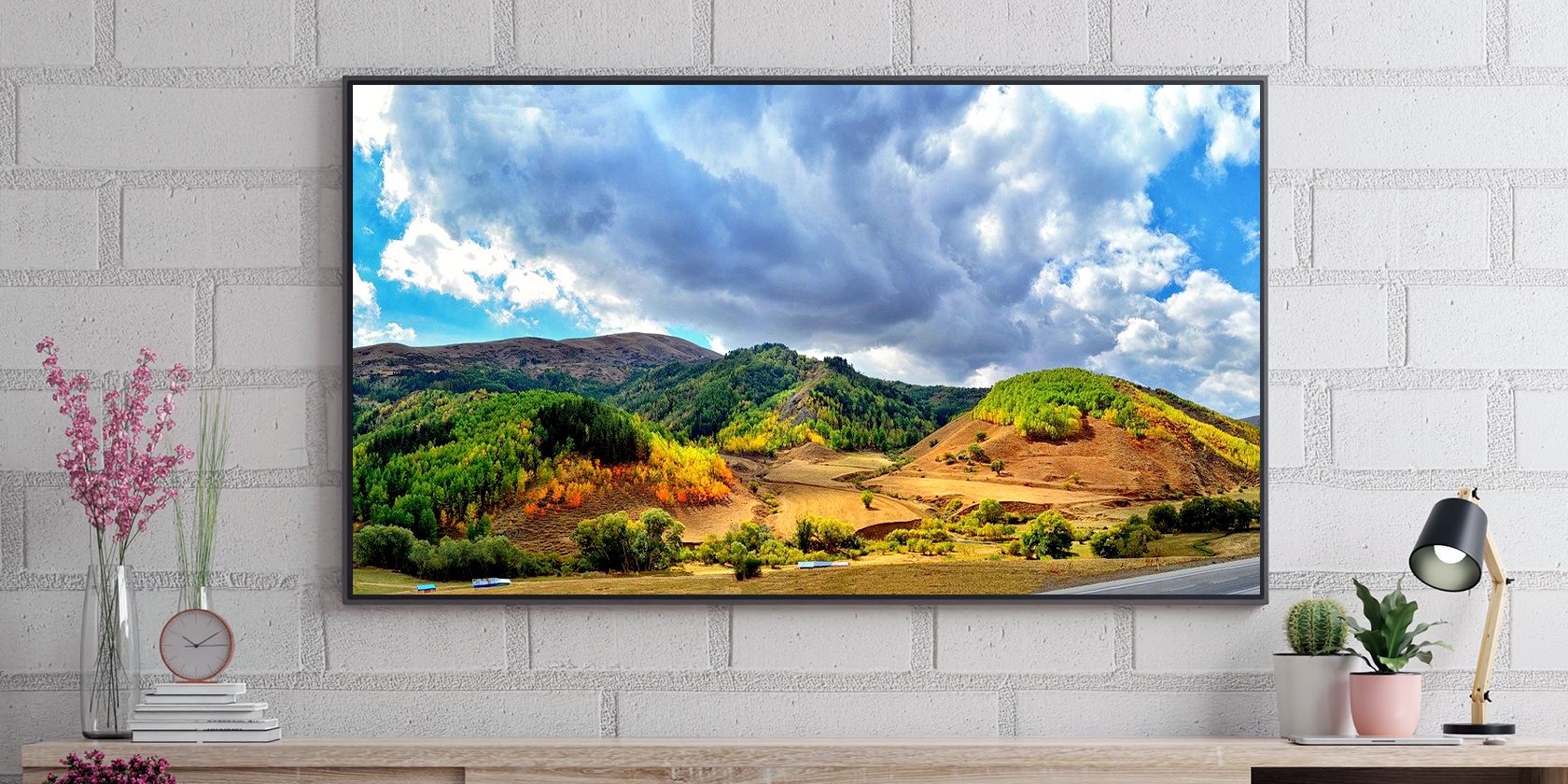 /sv/images/QD-OLED-TV-on-a-brick-wall.jpg