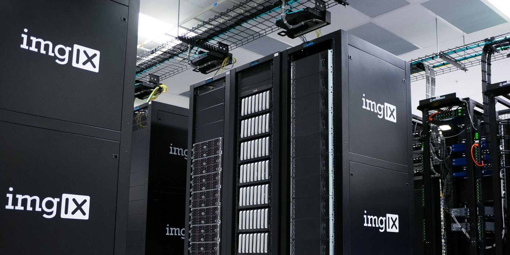 /sv/images/a-server-room-containing-multiple-servers.jpg