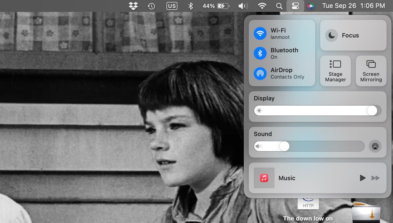 /sv/images/airplay-screen-mirroring-button-visible-in-macbook-menu.jpg