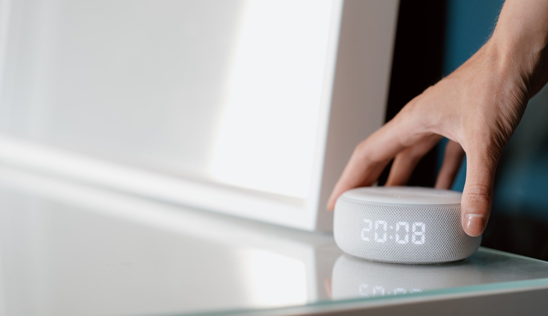 /sv/images/alexa-hand-speaker.jpg