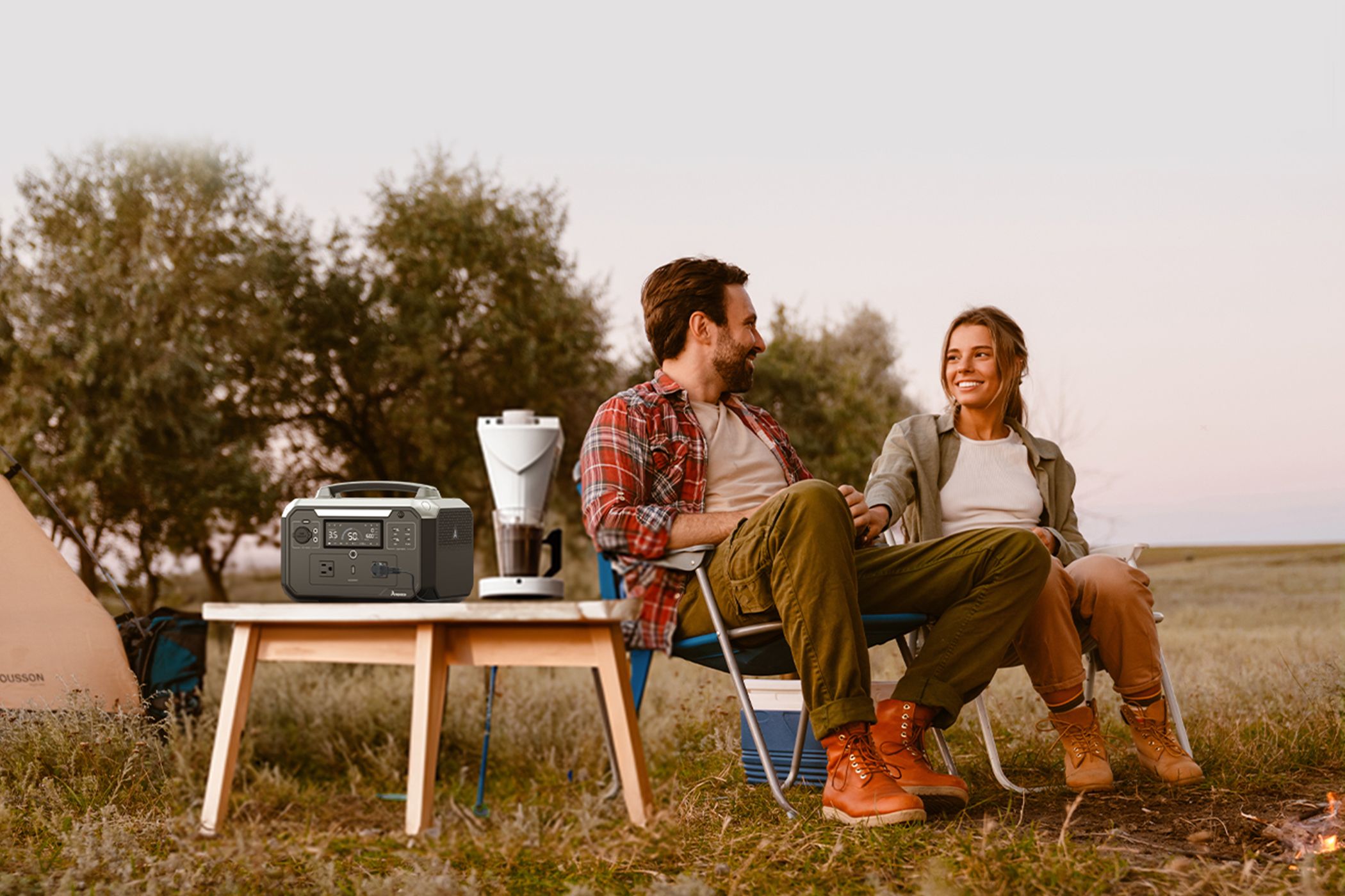 /sv/images/ampace-andes-600-pro-portable-power-station-outdoors.jpg
