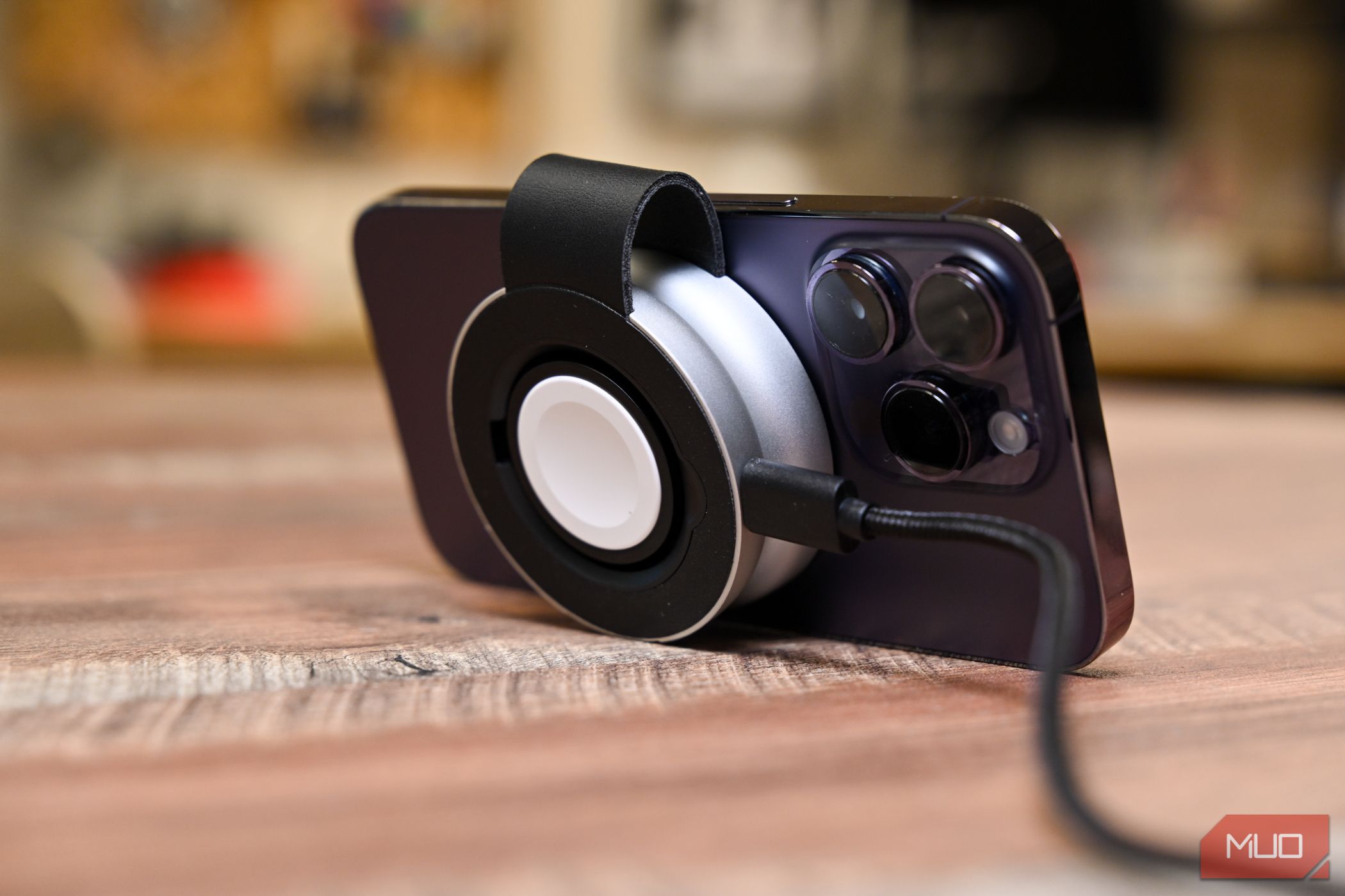 /sv/images/an-iphone-using-the-twelve-south-butterfly-as-a-stand.jpg