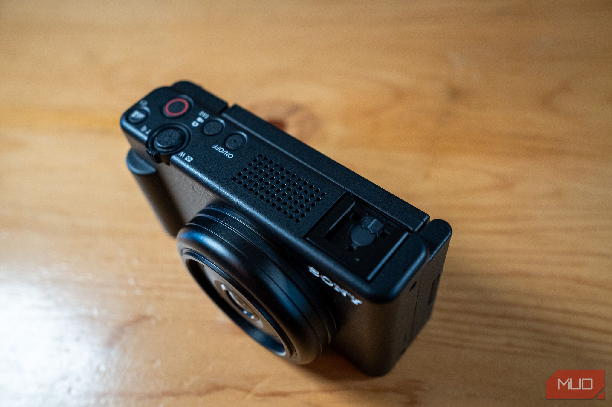 /sv/images/angled-top-view-of-zv-1f-to-show-the-large-mic.jpg
