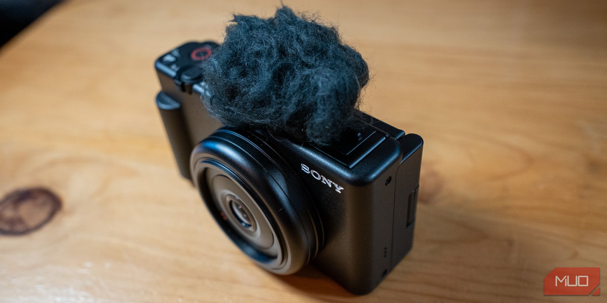 /sv/images/angled-top-view-of-zv-1f-to-show-the-windscreen-over-the-mic.jpg