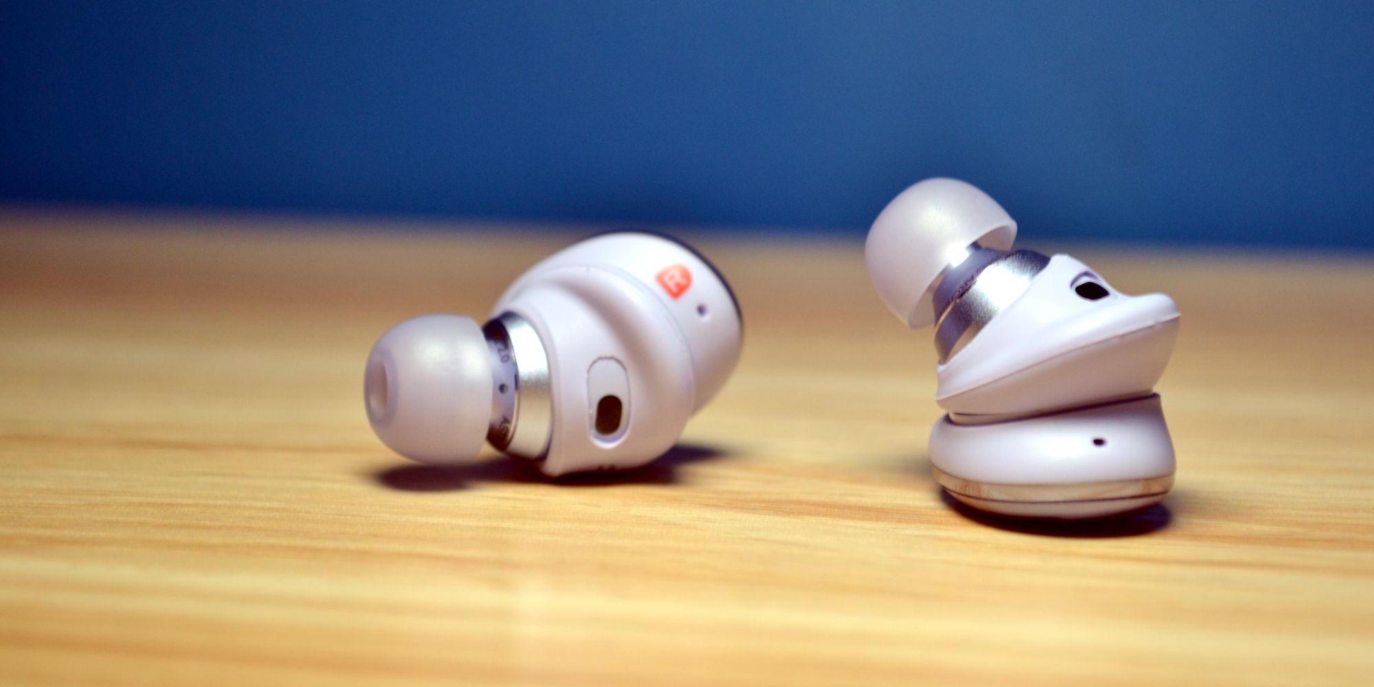 /sv/images/anker-liberty-3-pro-standing-up-buds.jpg
