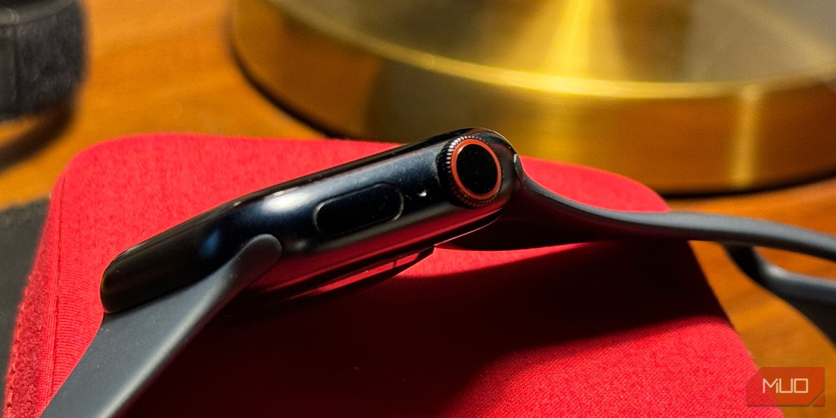 /sv/images/apple-watch-cellular-red-ring.jpg
