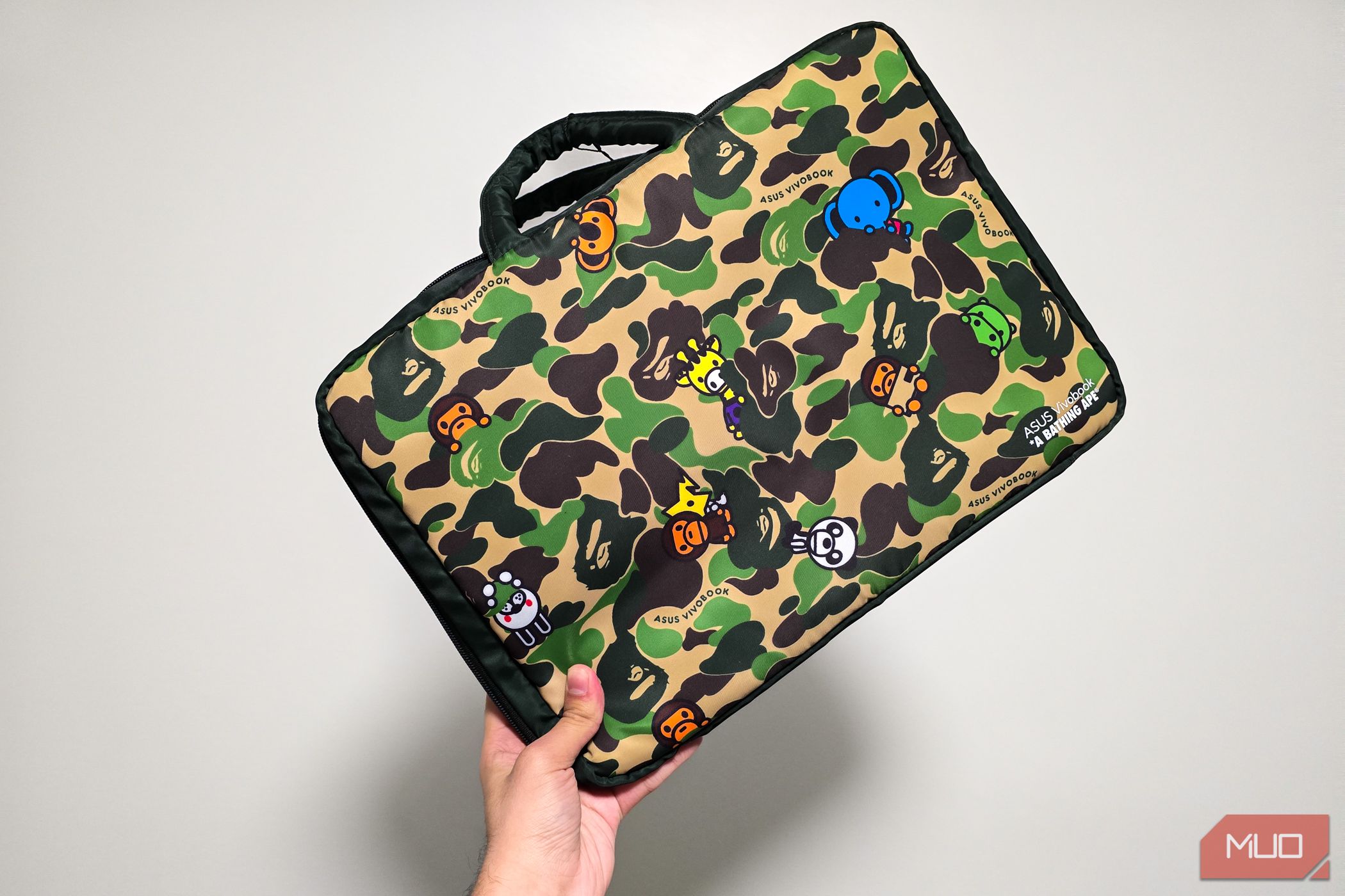 /sv/images/asus-vivobook-s-15-oled-bape-bag.jpg