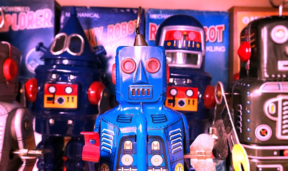 /sv/images/blue-and-black-robot-figurines.jpg