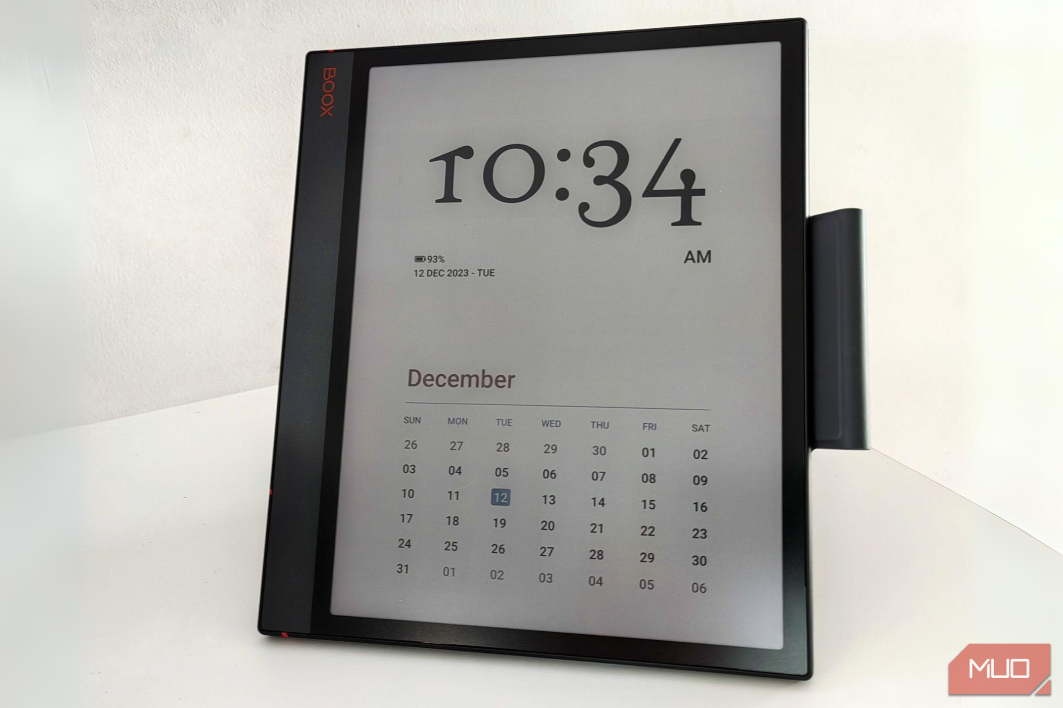 /sv/images/boox-note-air-3-c-screen-showing-calendar-screensaver.png