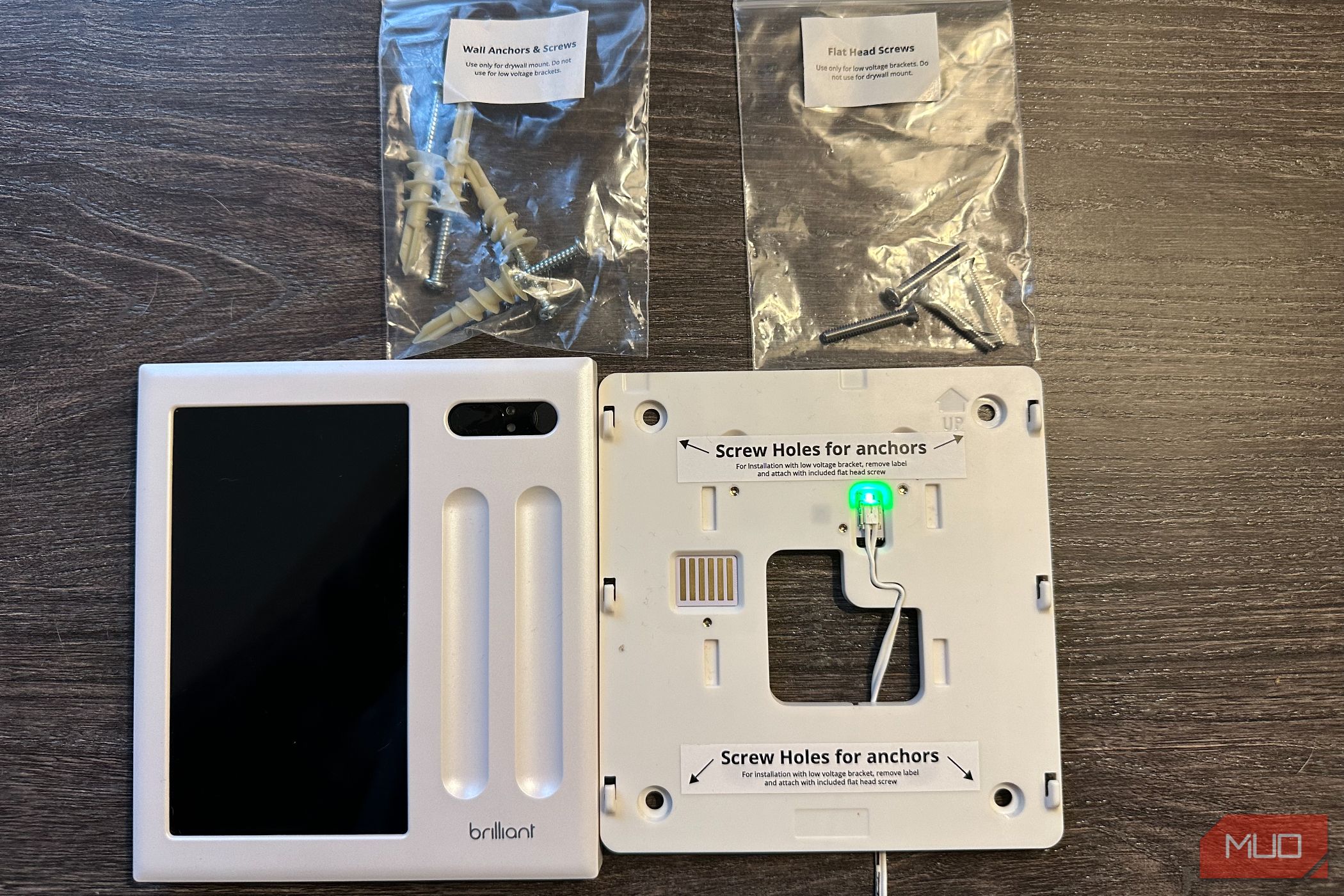 /sv/images/brilliant-plug-in-panel-hardware.jpg