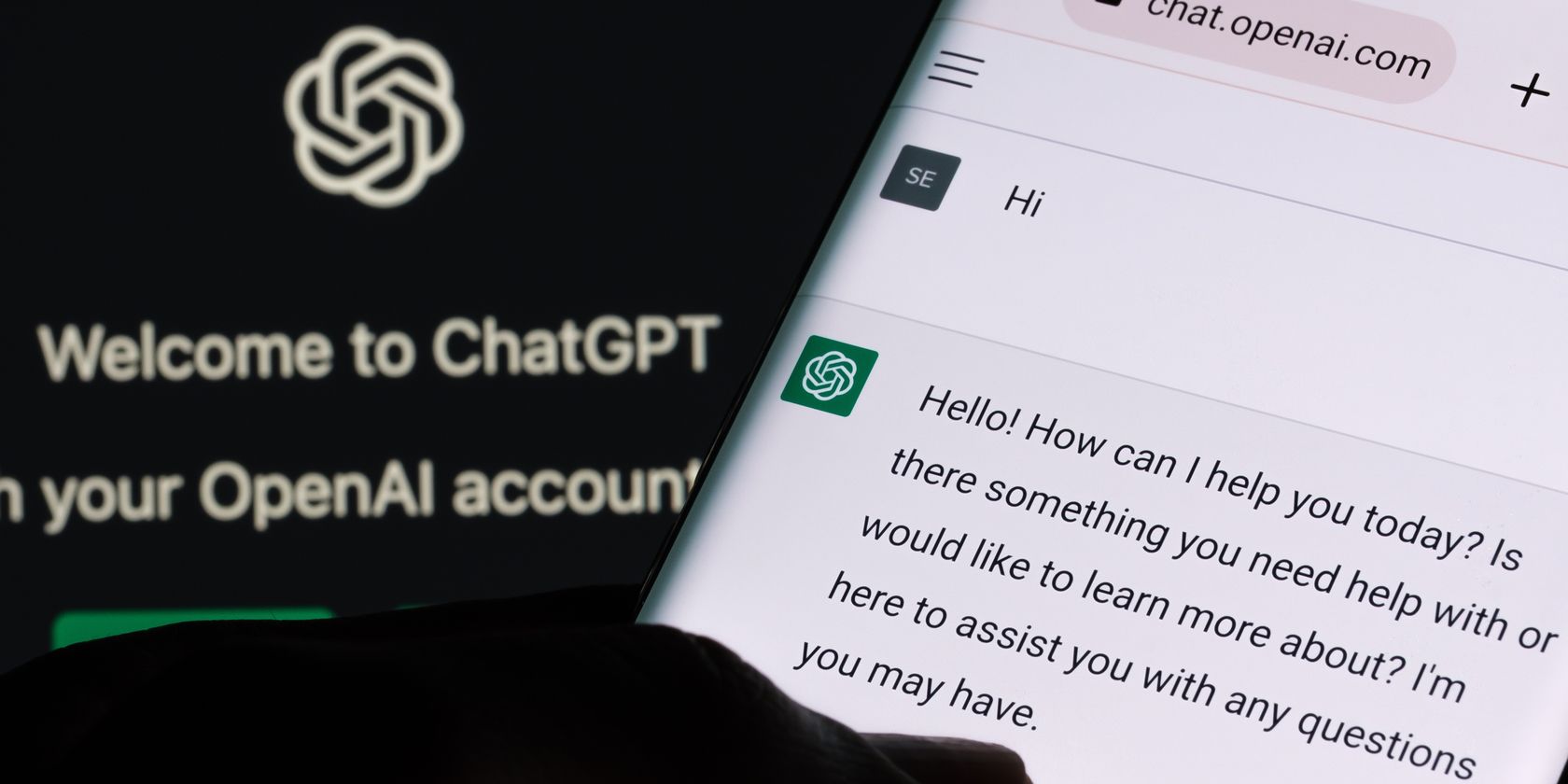 /sv/images/chatgpt-logo-and-message-on-smartphone-feature.jpg