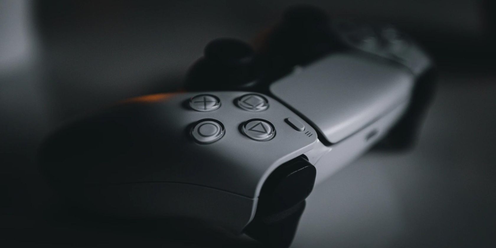 /sv/images/close-up-of-the-playstation-5-dualsense-controller.jpg