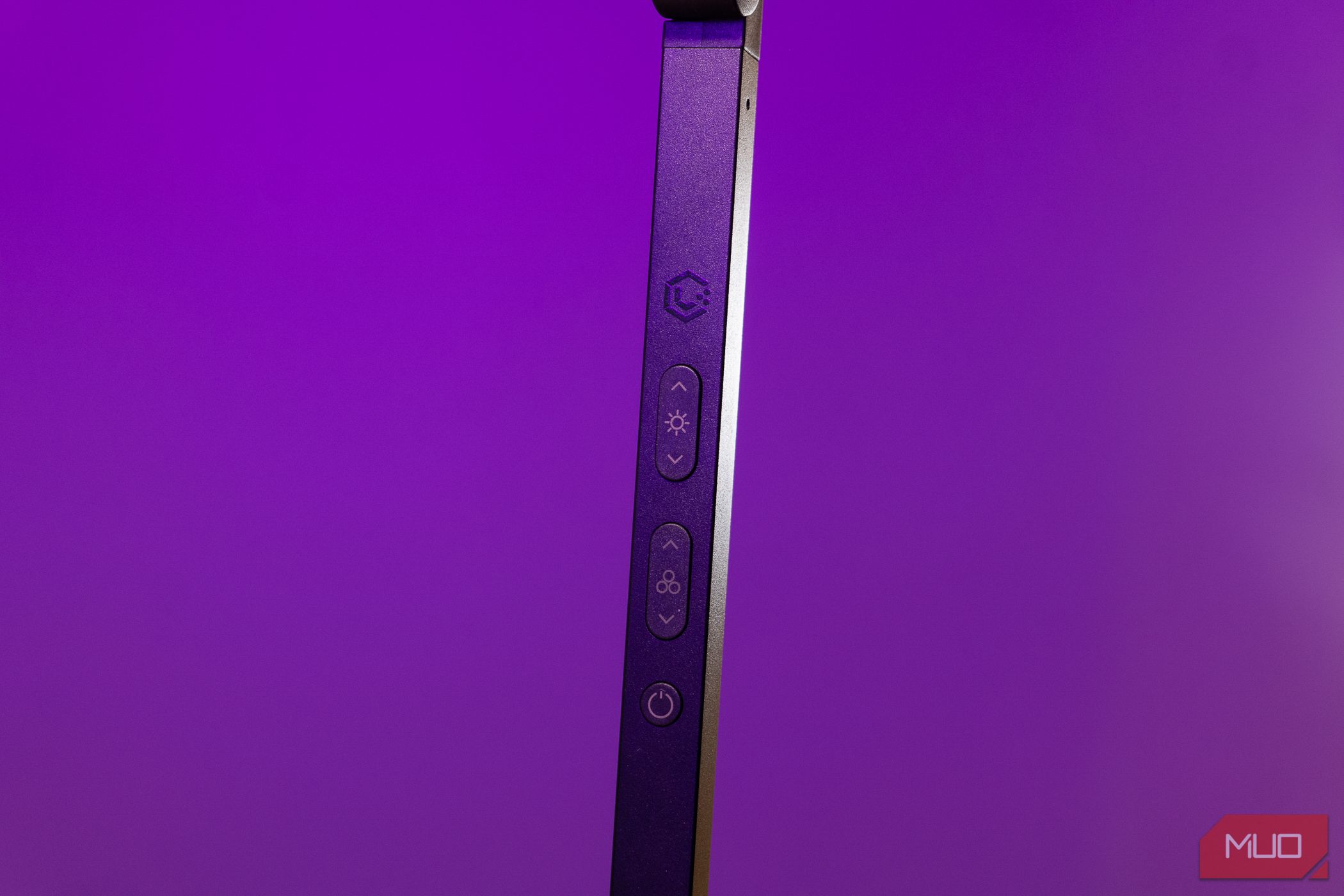 /sv/images/close-up-of-the-power-button-and-lighting-controls-on-the-lume-cube-edge-light-2jpg_53529827197_o.jpg