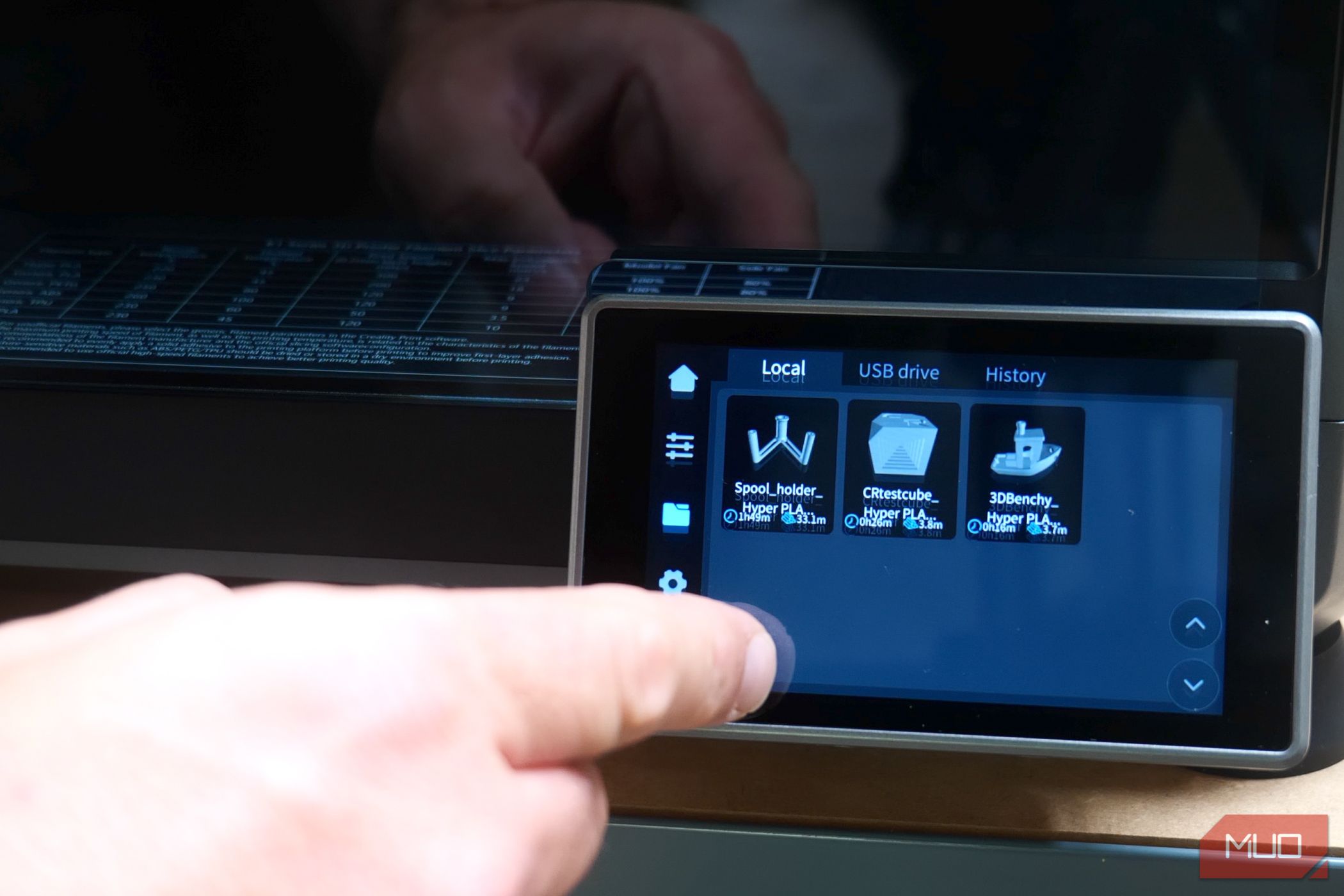 /sv/images/creality-k1-max-3d-printer-touchscreen-controls.jpg