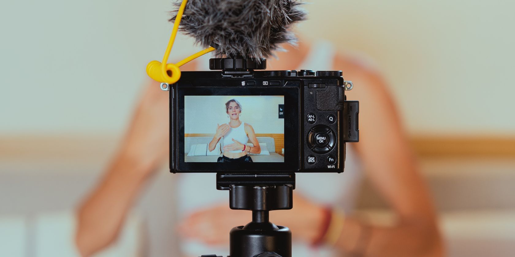 /sv/images/creator-recording-alone-on-camera.jpg