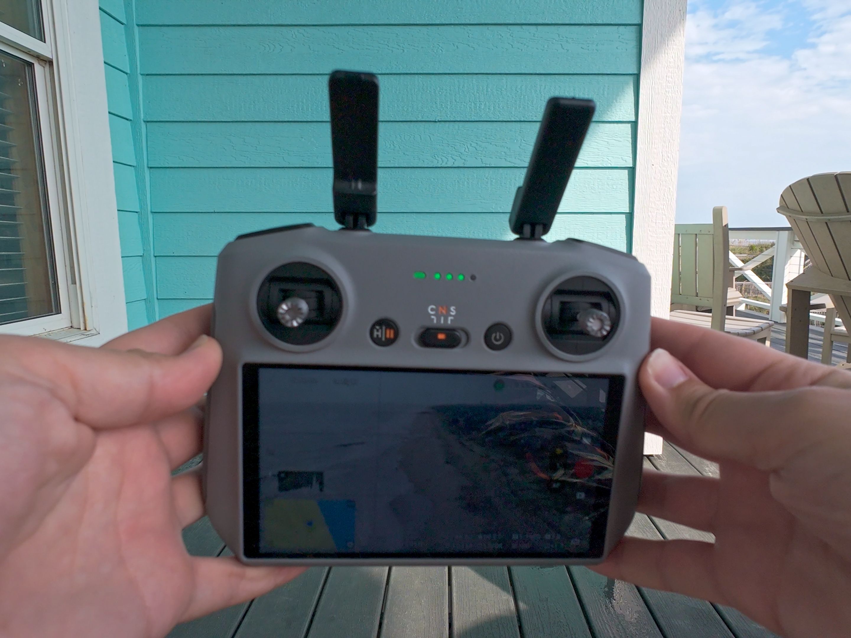 /sv/images/dji-air-3-controller-front.jpg