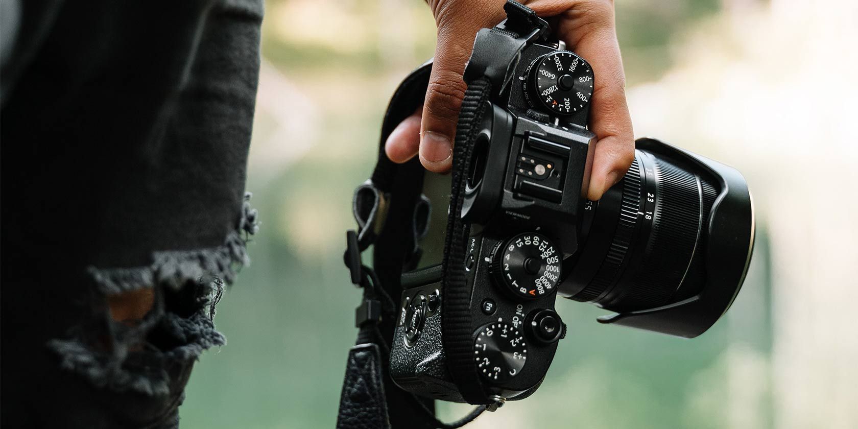 /sv/images/dslr-in-hand-riLA6oy6ekM-unsplash-1680.jpg