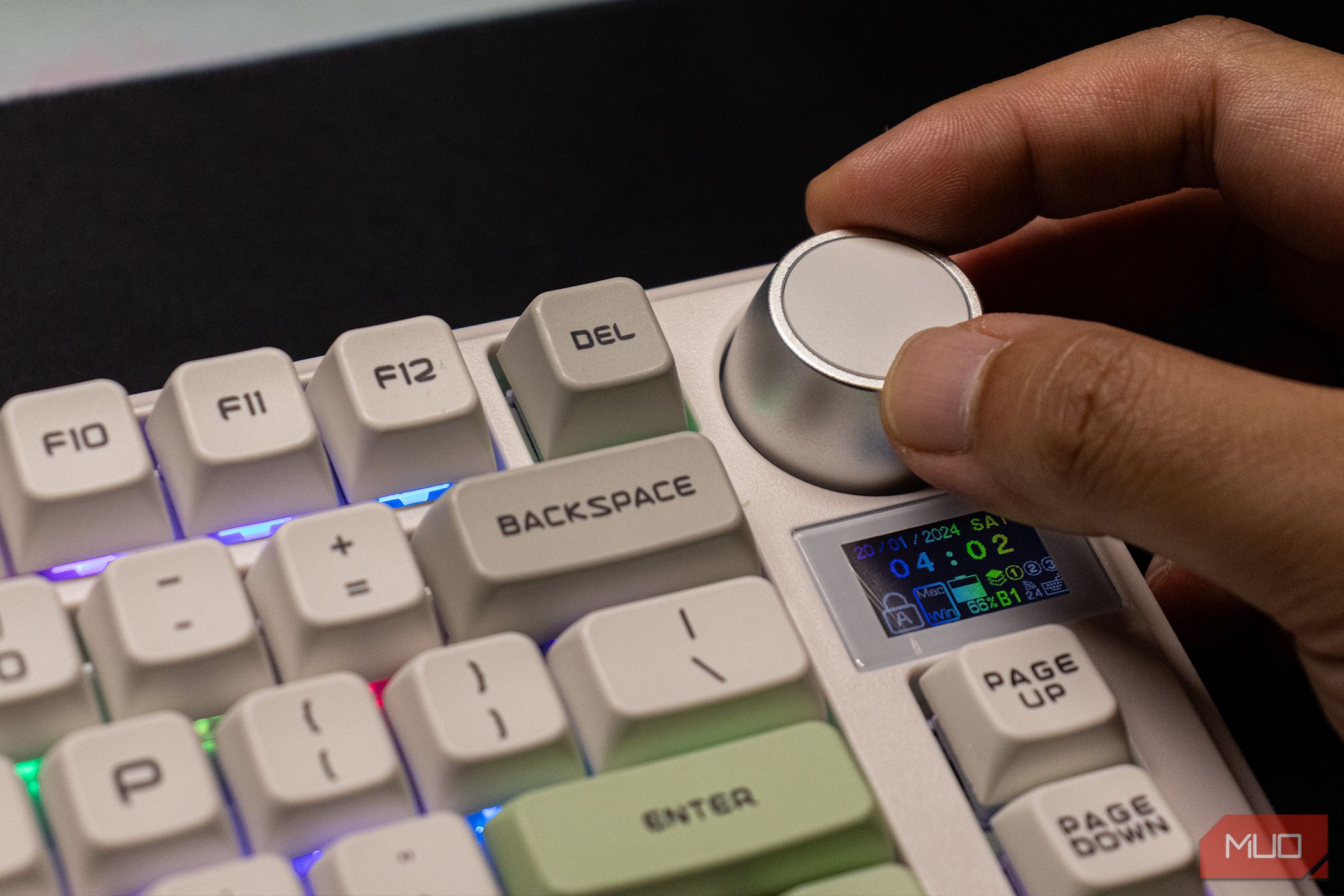 /sv/images/epomaker-th80-x-control-knob-in-action.jpg