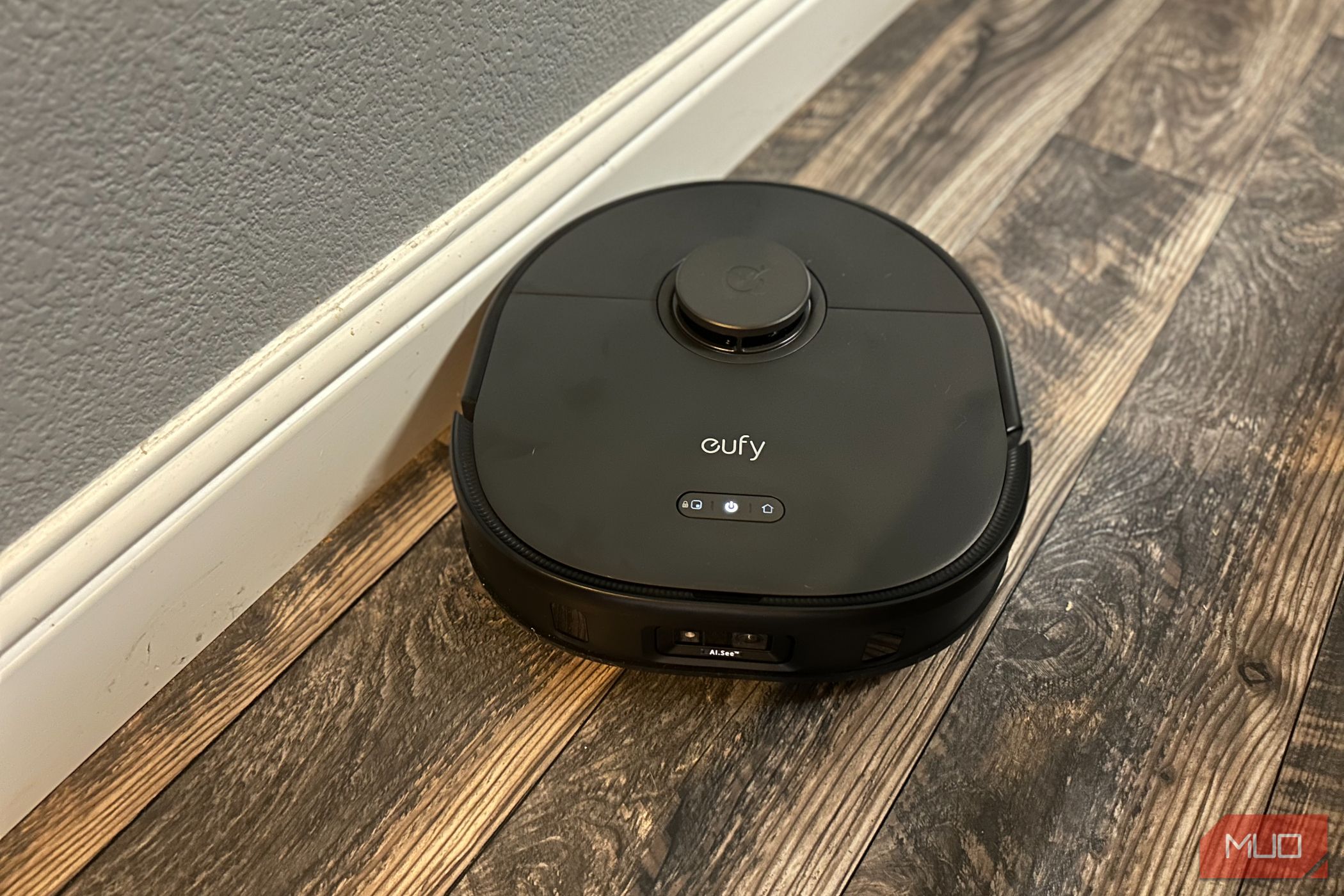 /sv/images/eufy-x10-pro-omni-edge-hugging-mop.jpg