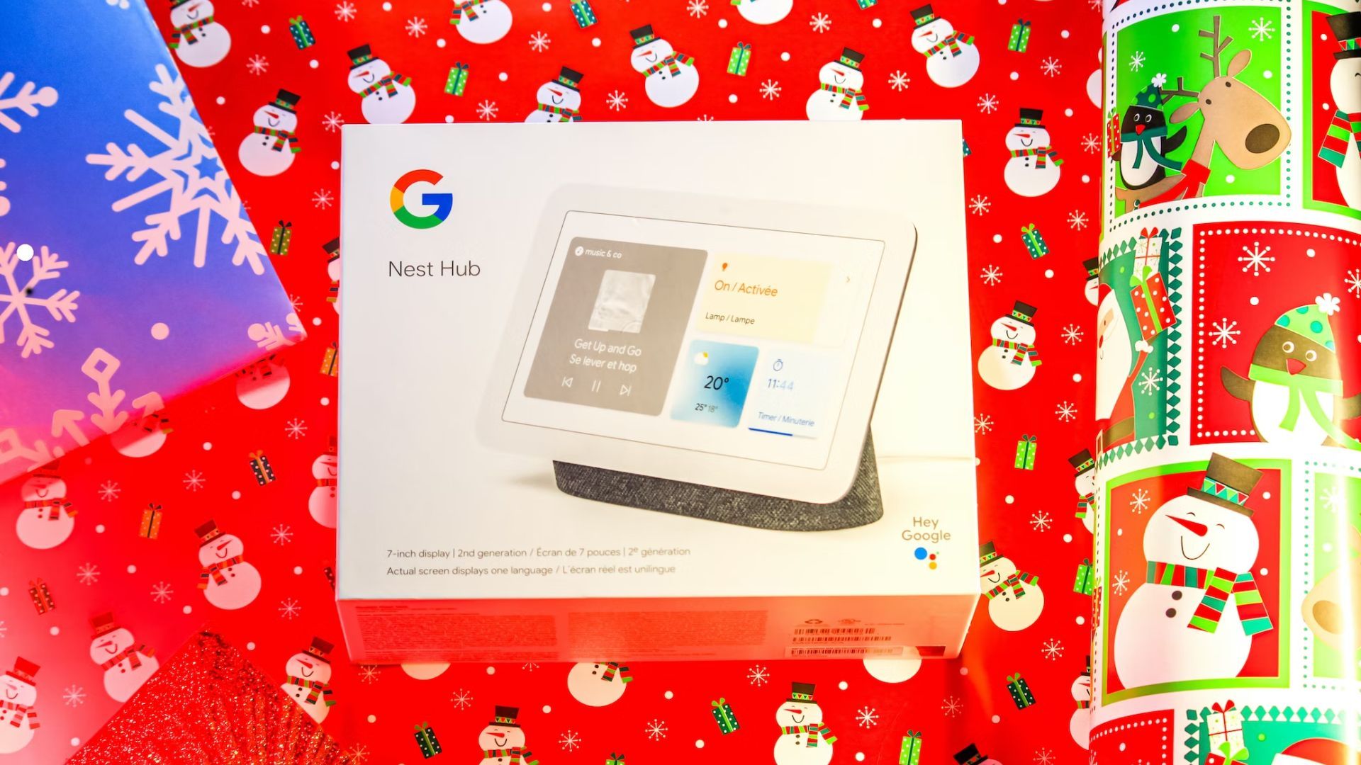 /sv/images/google-nest-hub-in-a-box-on-top-of-holiday-wrapping-paper.jpg