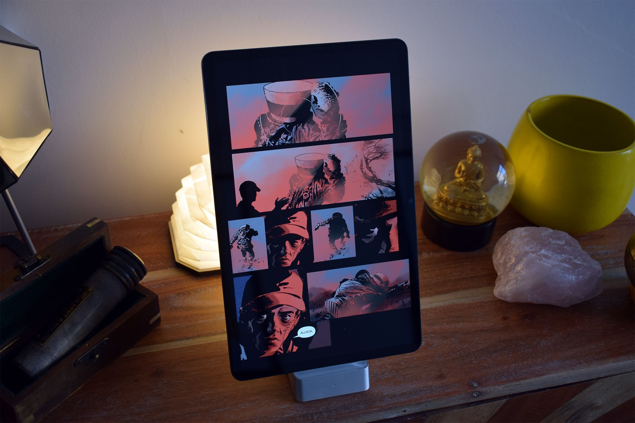 /sv/images/honor-pad-x9-displaying-kindle-graphic-novel-in-portrait-mode.jpg