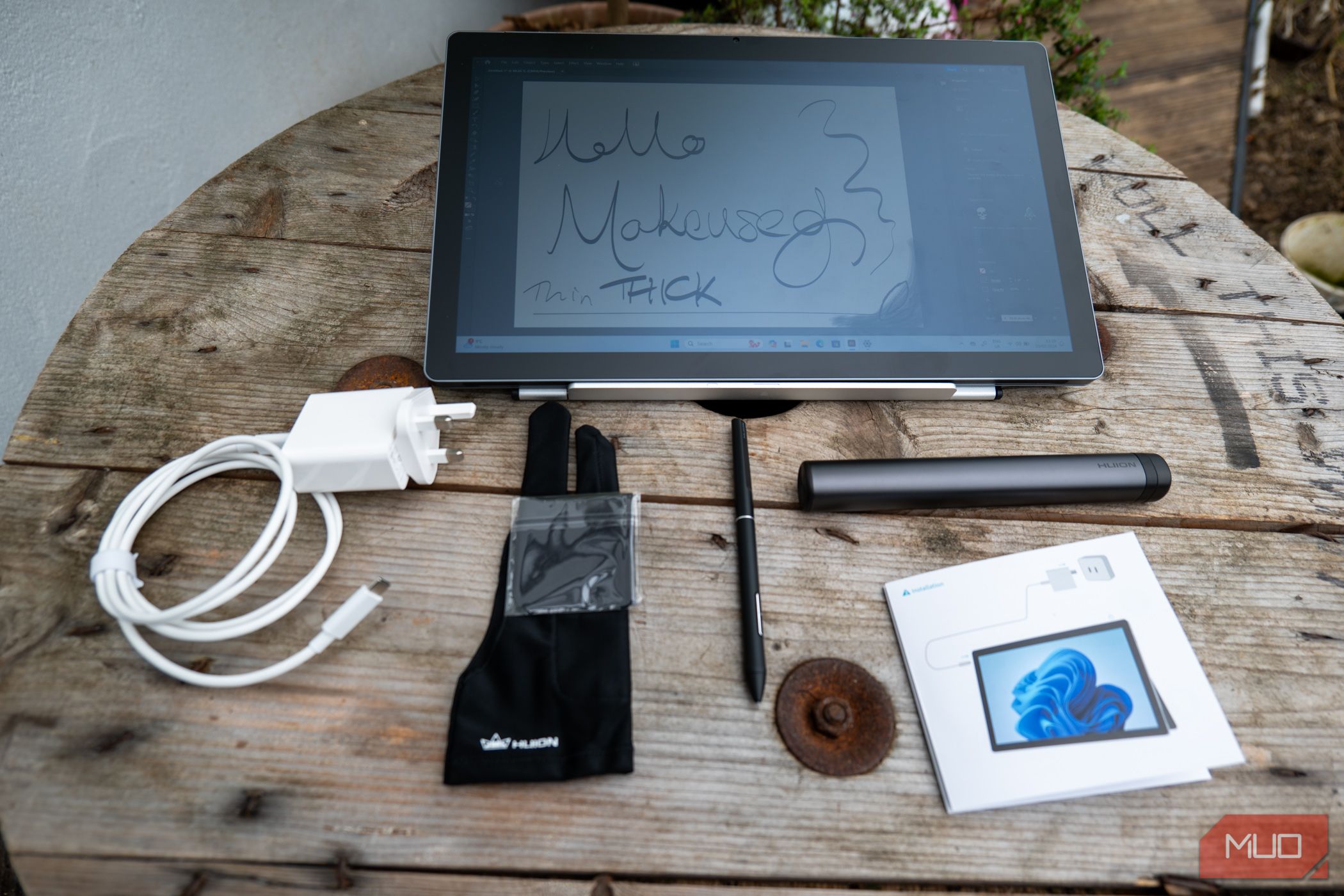 /sv/images/huion-kamvas-studio-16-contents-and-display-in-sun.jpg