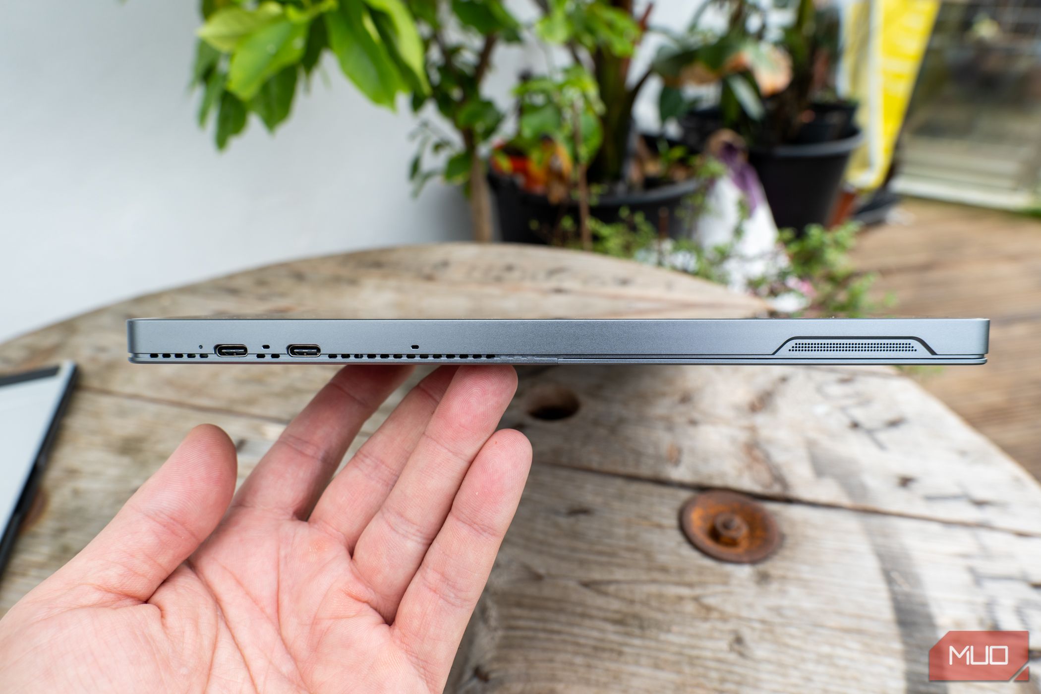 /sv/images/huion-kamvas-studio-16-side-ports.jpg
