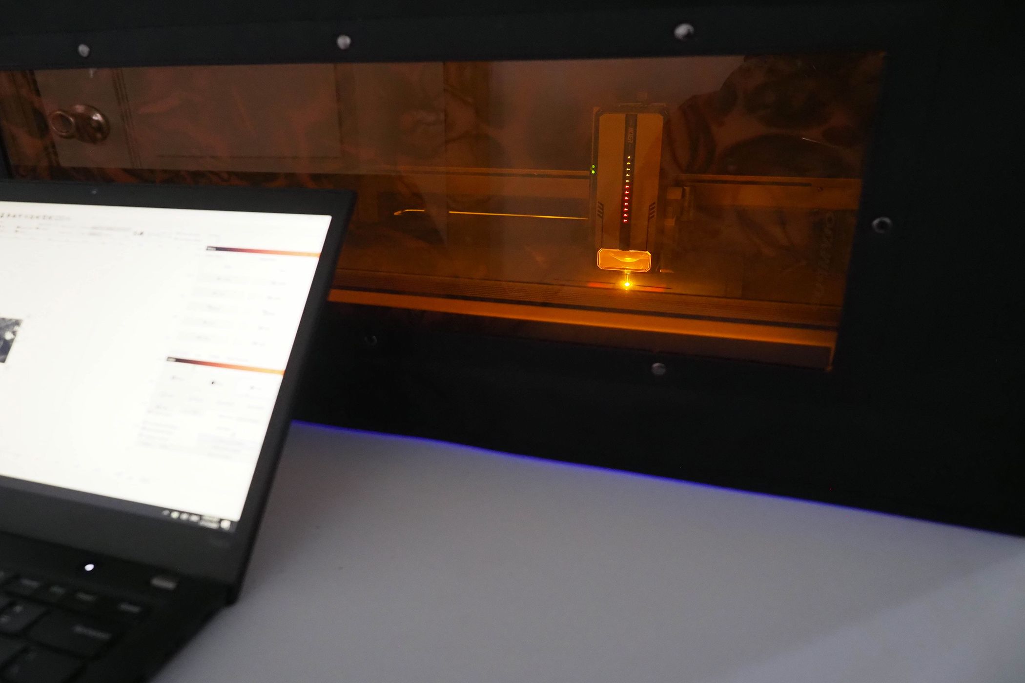 /sv/images/ikierk1promax_laserbeaminbox.jpg