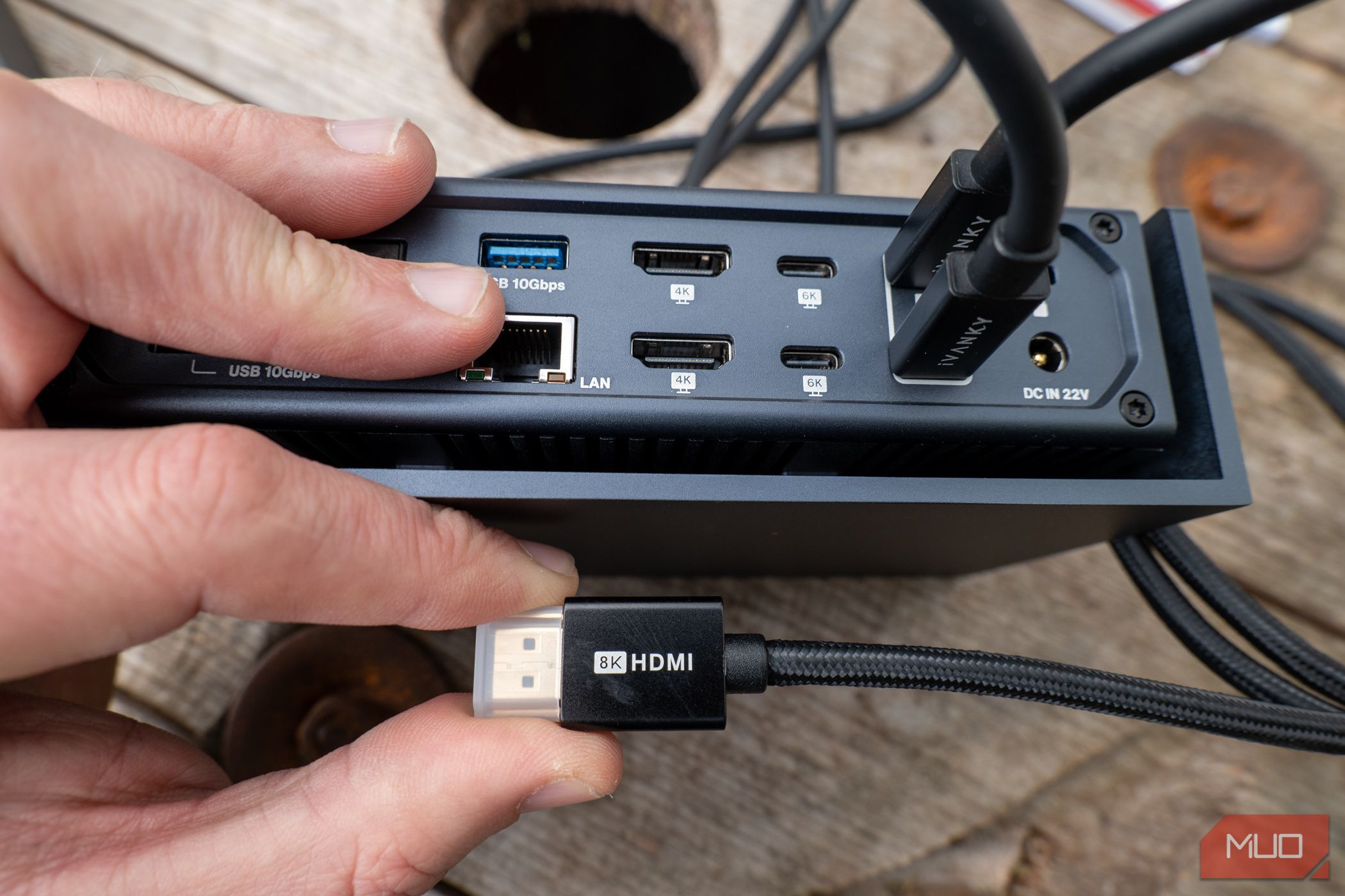 /sv/images/ivanky-fusiondock-max-1-8k-hdmi-cable.jpg