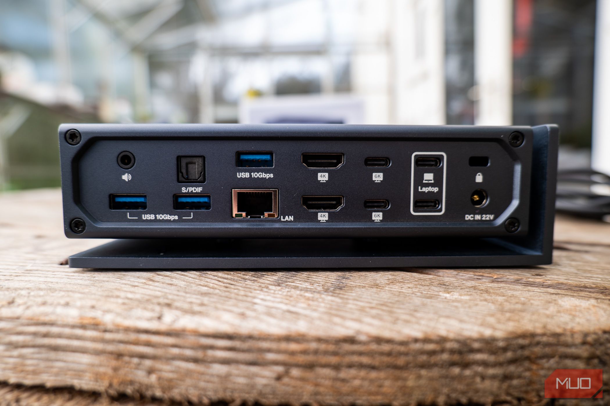 /sv/images/ivanky-fusiondock-max-1-rear-ports.jpg