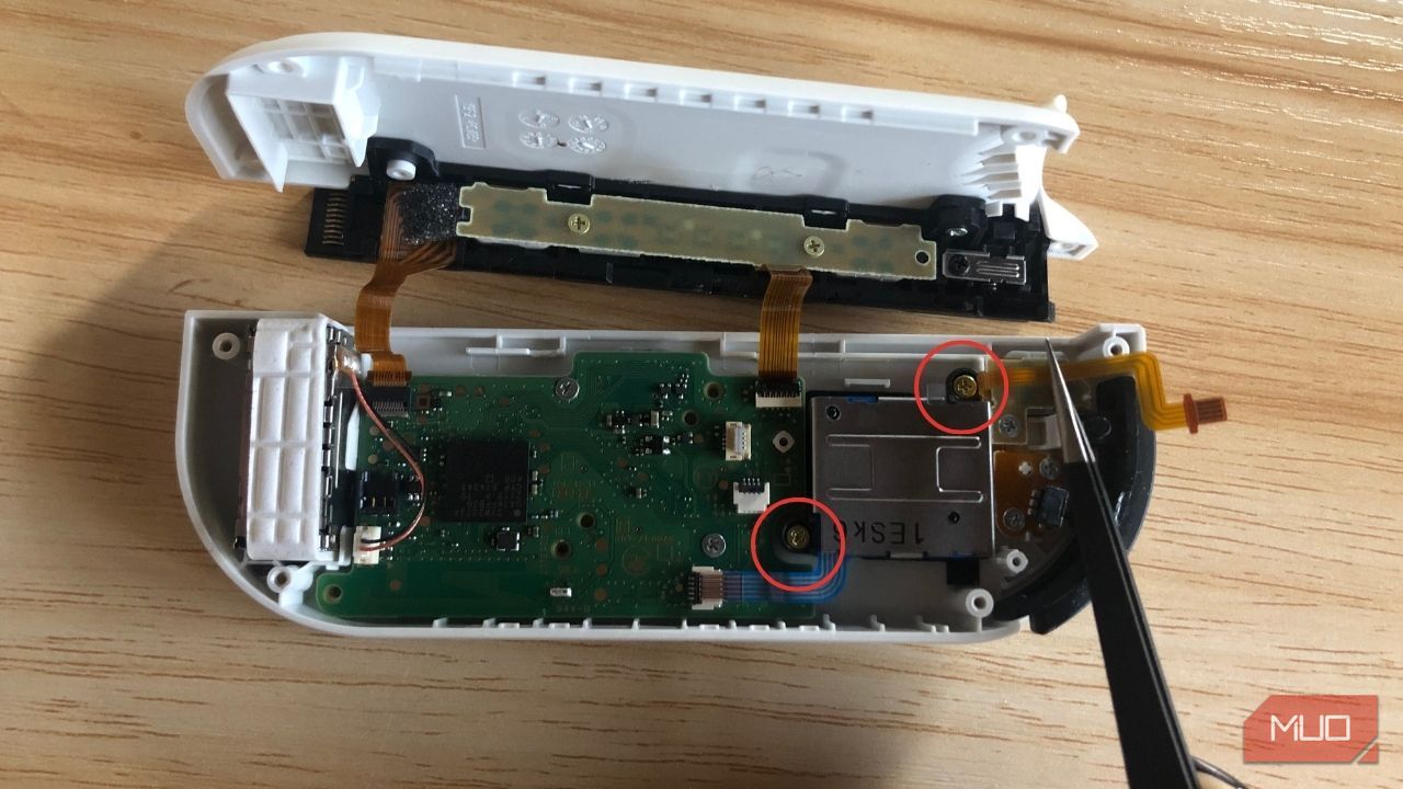 /sv/images/joy-con-joystick-screws.jpg