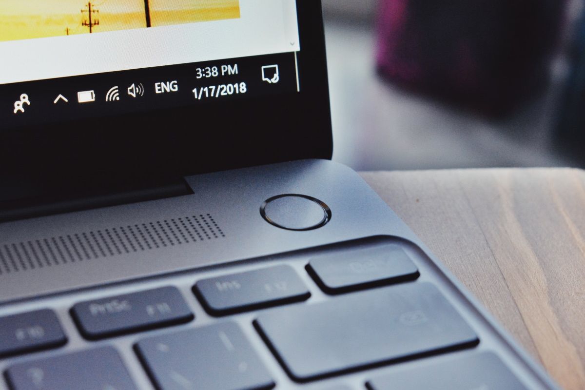 /sv/images/laptop-power-button.jpg