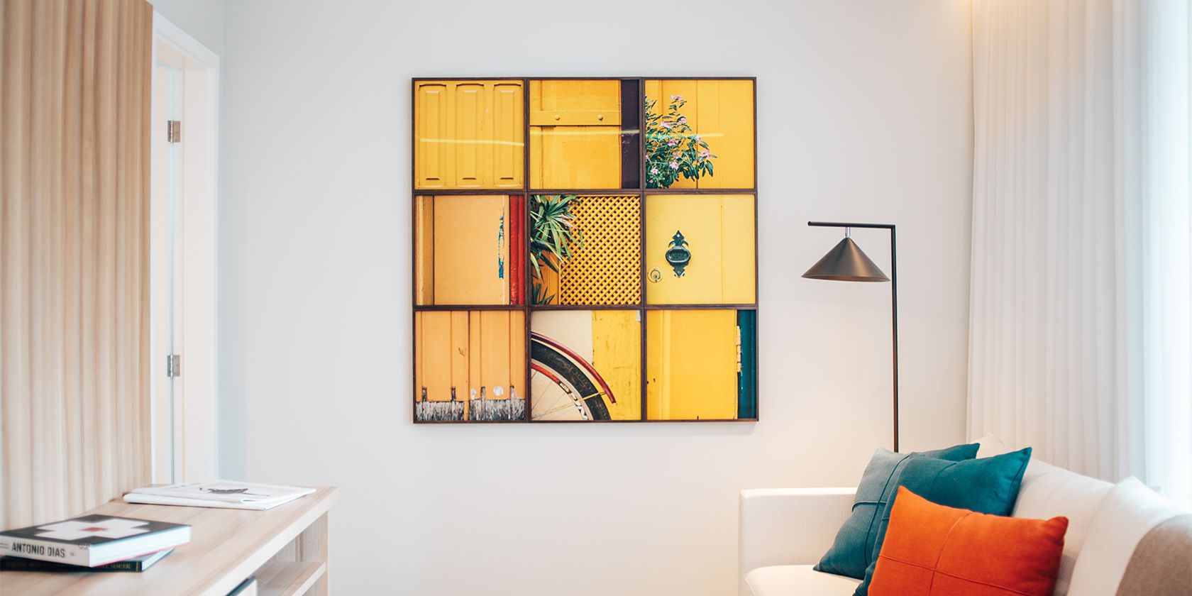 /sv/images/large-yellow-wall-art-in-interior-home.jpg