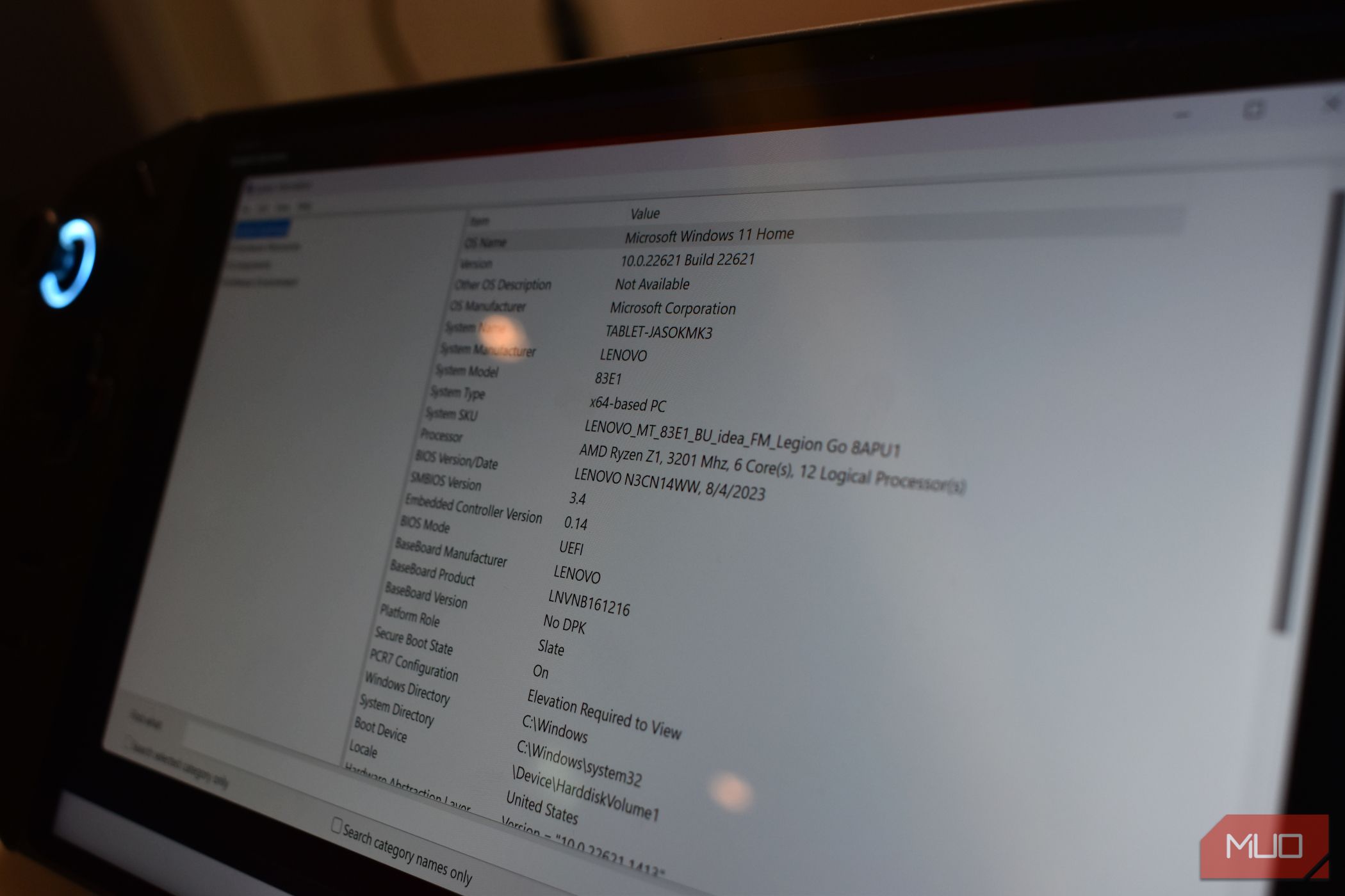 /sv/images/lenovo-legion-go-hardware-specs-on-screen-at-ifa-2023.jpg