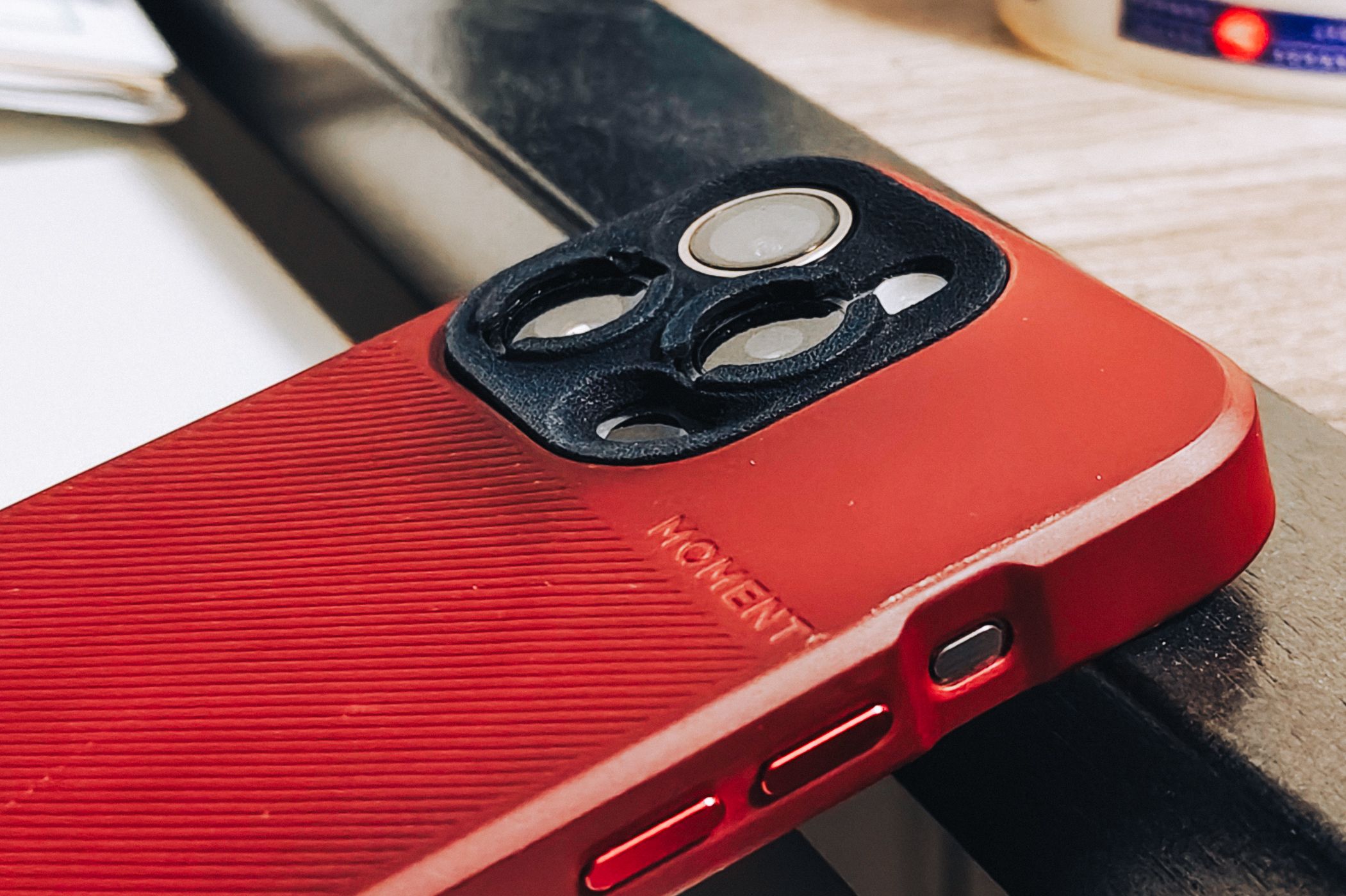 /sv/images/moment-t-series-lens-case-closeup-of-camera-area.jpg