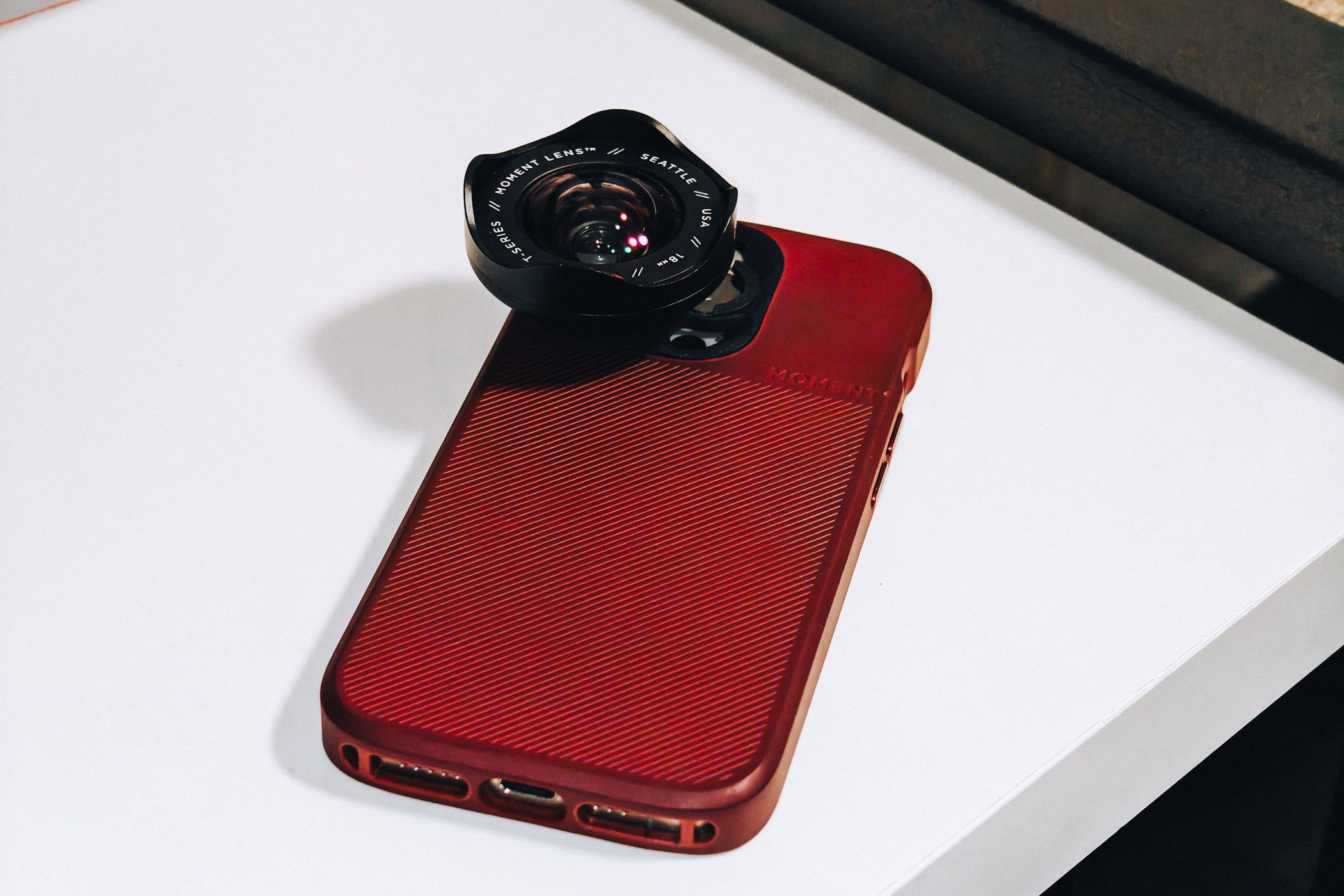 /sv/images/moment-t-series-lens-mounted-on-phone.jpg