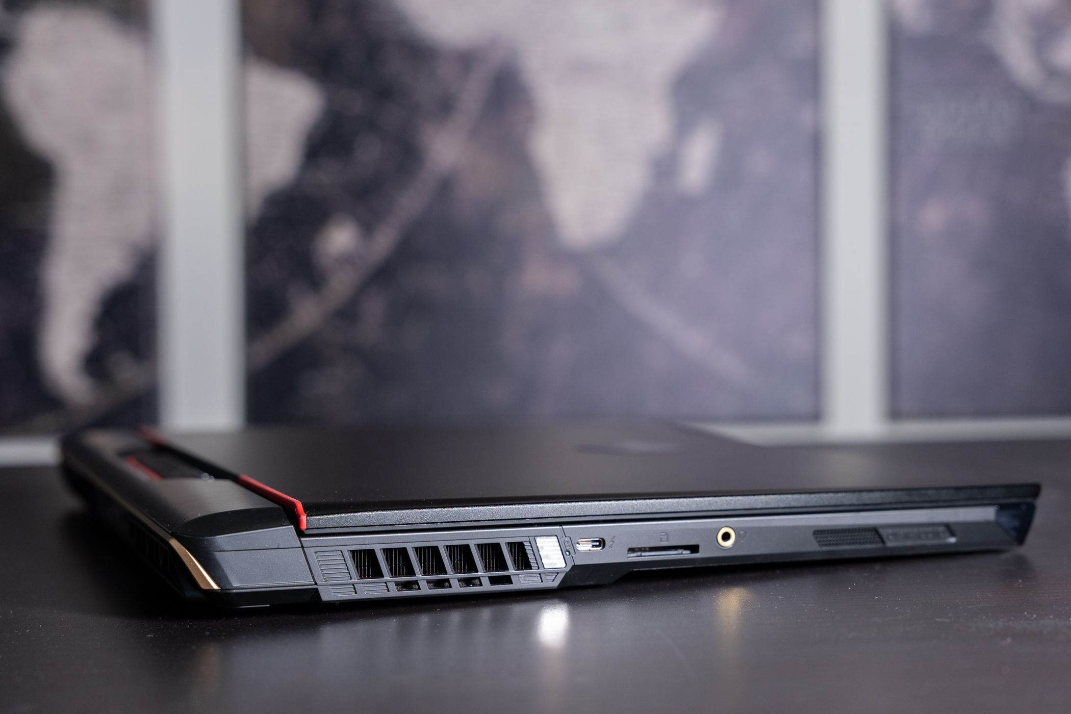 /sv/images/msi-raider-ge78-hx-left-side.jpg