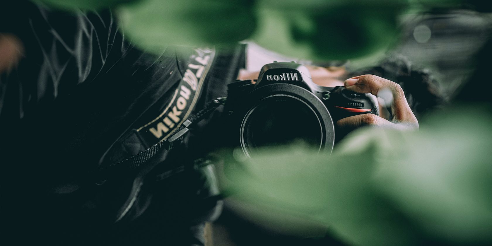 /sv/images/nikon-camera-in-the-wild.jpg