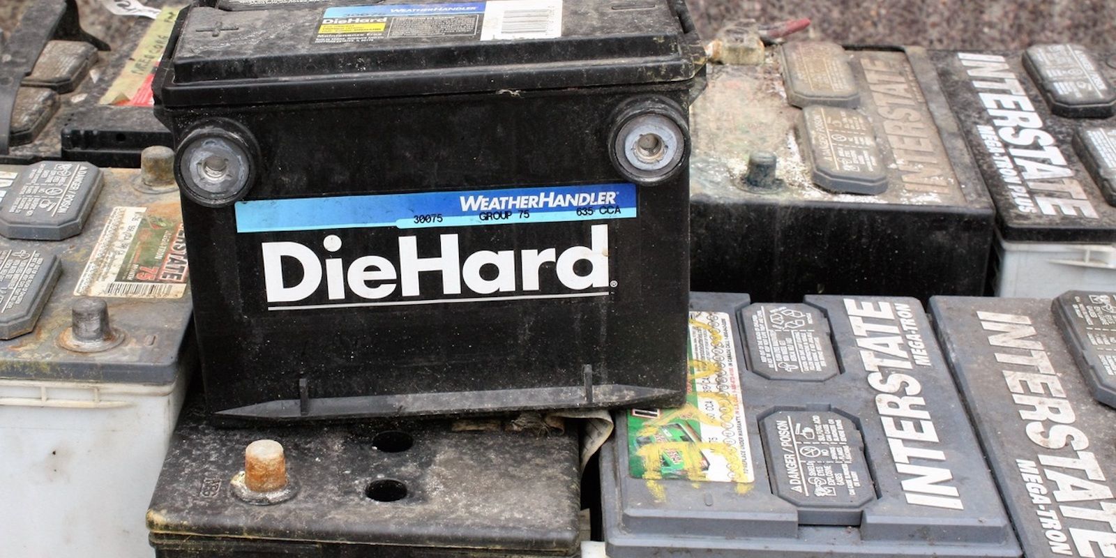 /sv/images/old-car-battery-packs.jpg