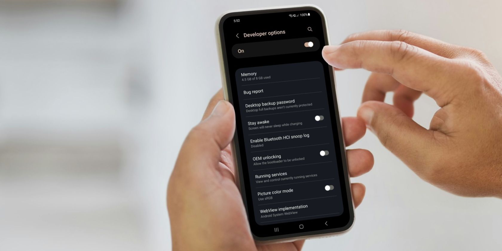 /sv/images/person-accessing-developer-options-on-an-android-phone.jpg