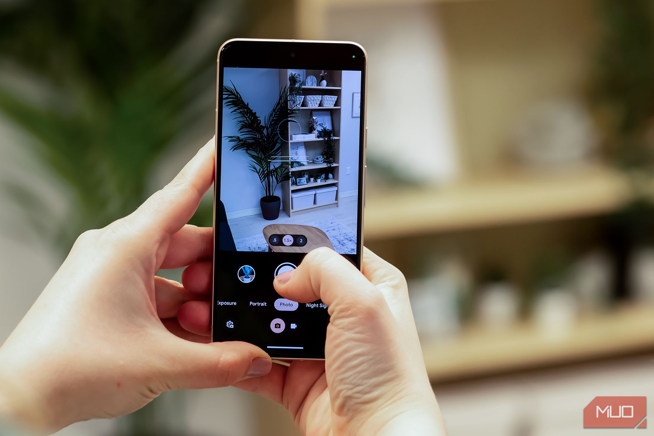 /sv/images/person-taking-a-photo-with-the-google-pixel-8_53307973845_o.jpg
