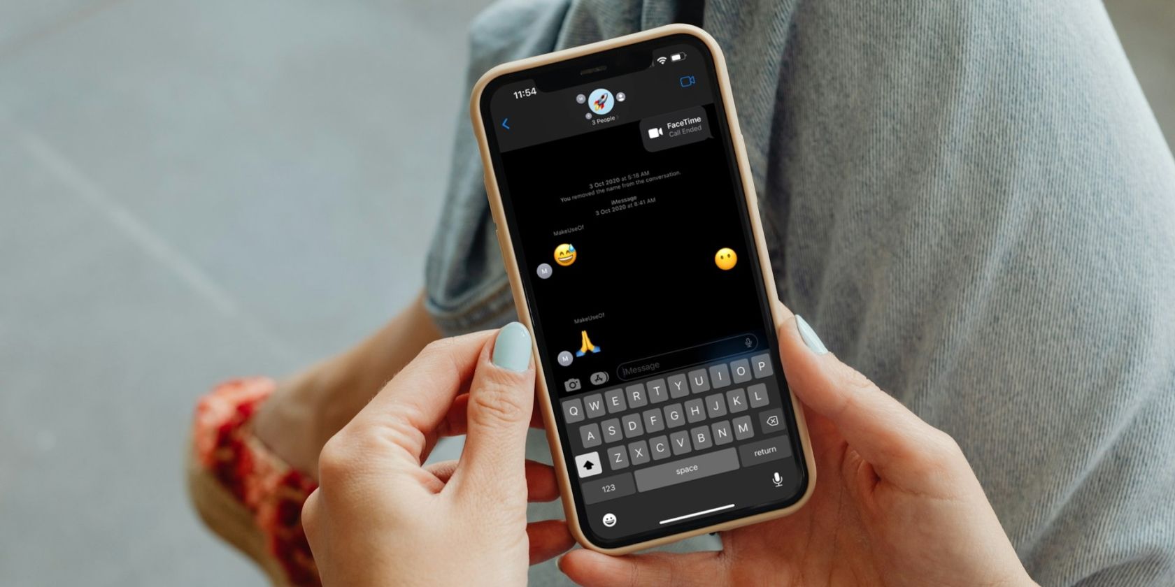 /sv/images/person-using-imessage-on-an-iphone-1.jpg