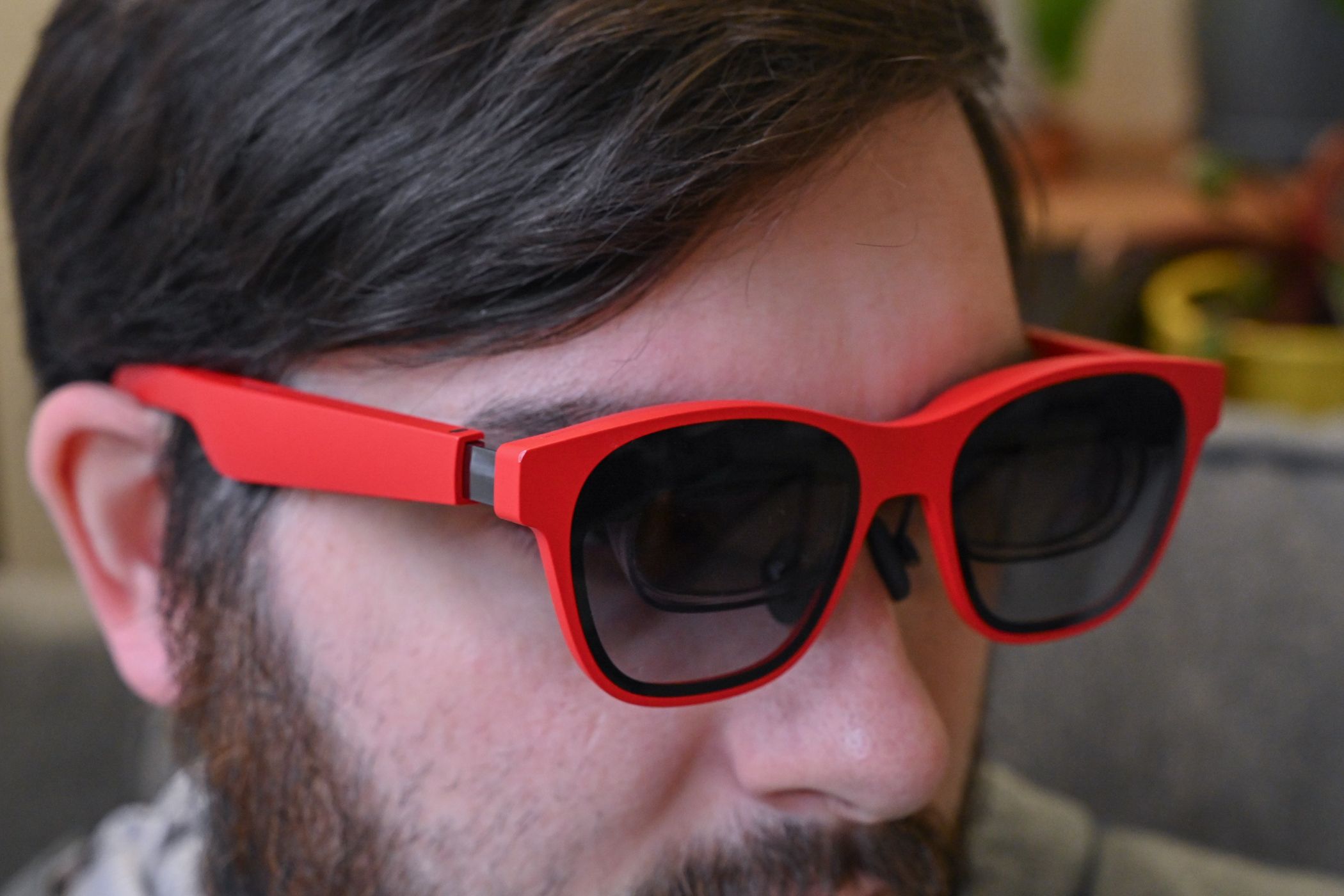 /sv/images/person-wearing-a-pair-of-xreal-air-2-glasses.jpg
