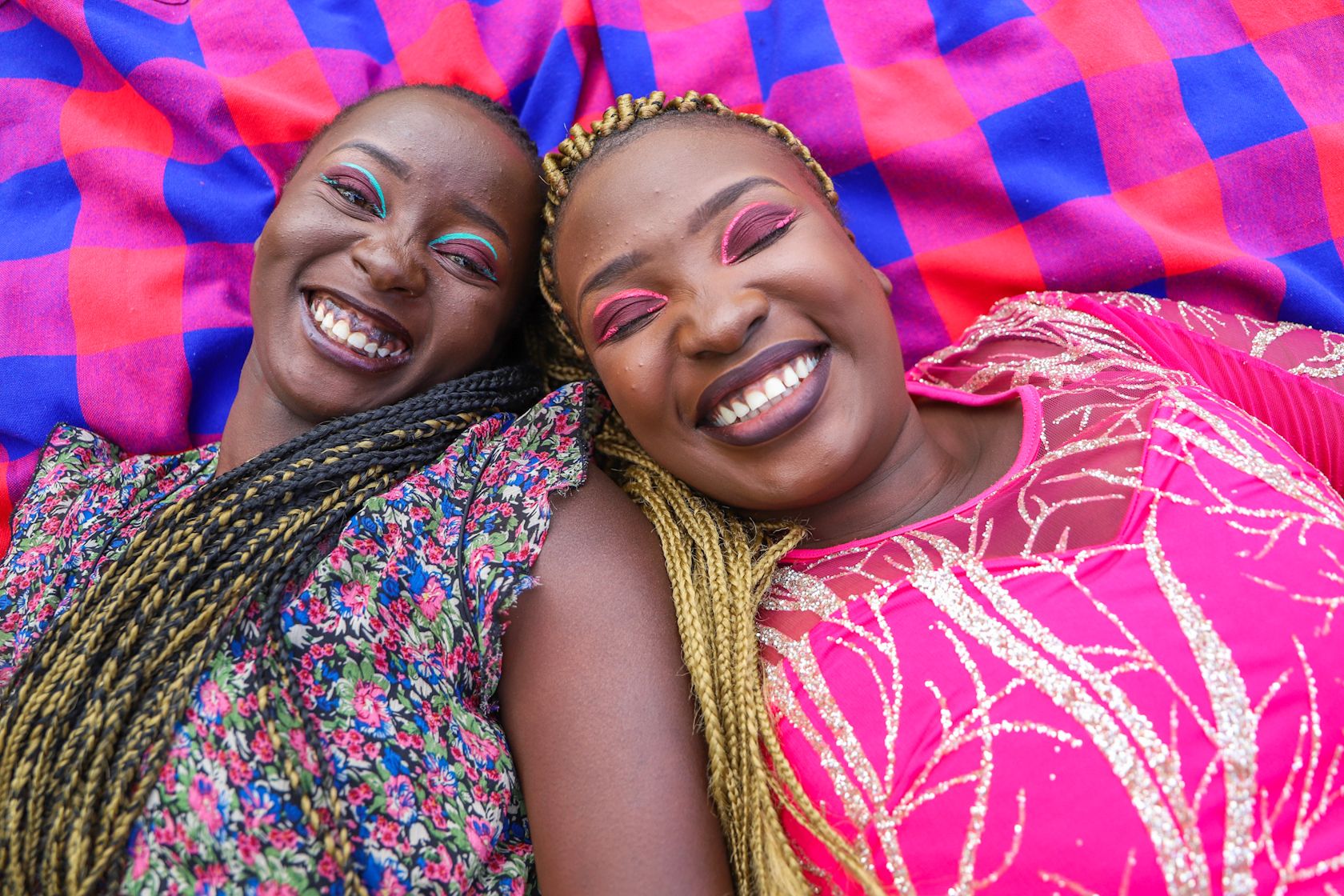 /sv/images/photo-of-two-smiling-women-wearing-colorful-clothing-1.jpg