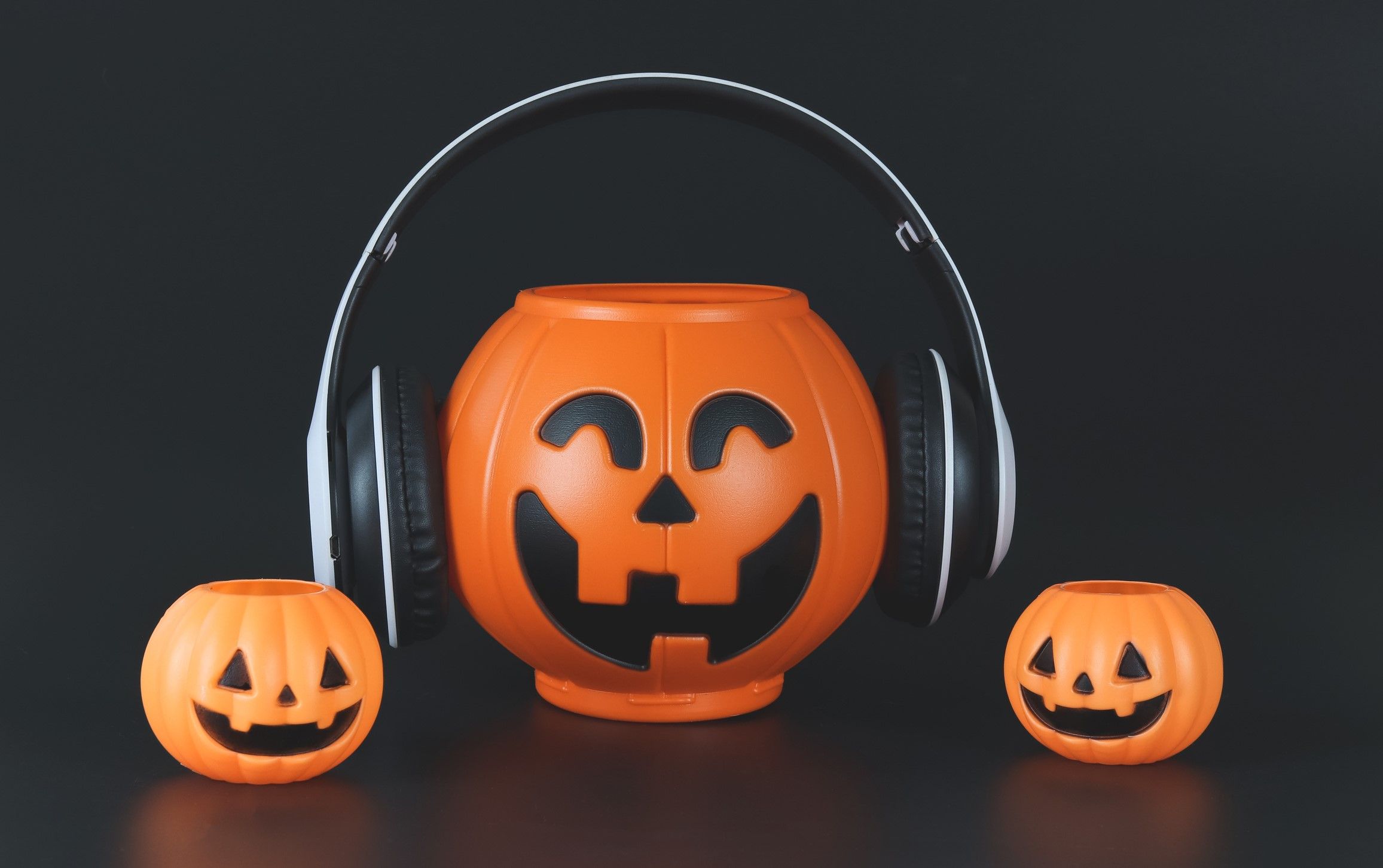 /sv/images/pumpkin-headphones-1.jpg
