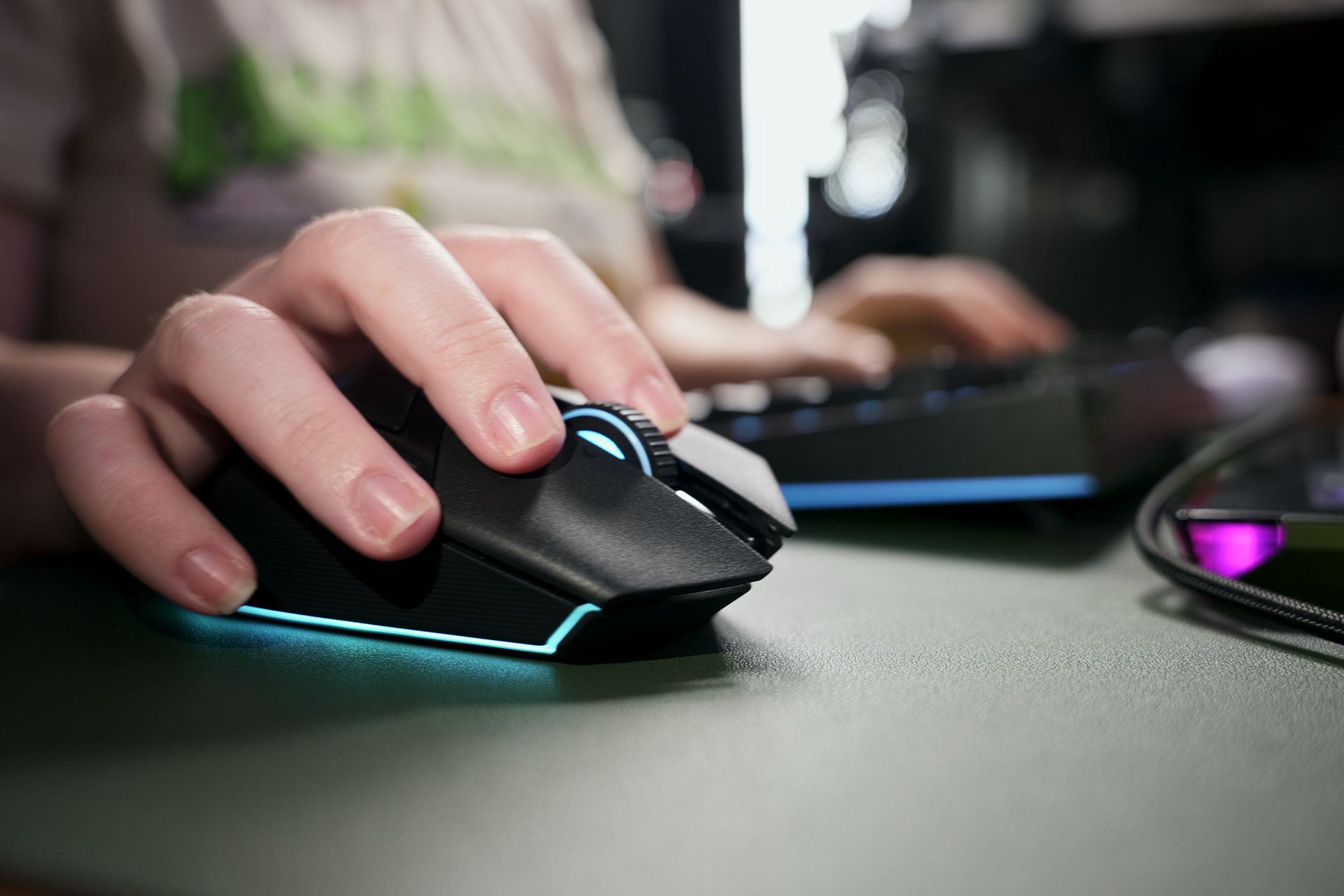 /sv/images/razer-basilisk-v3-gaming-1.jpg