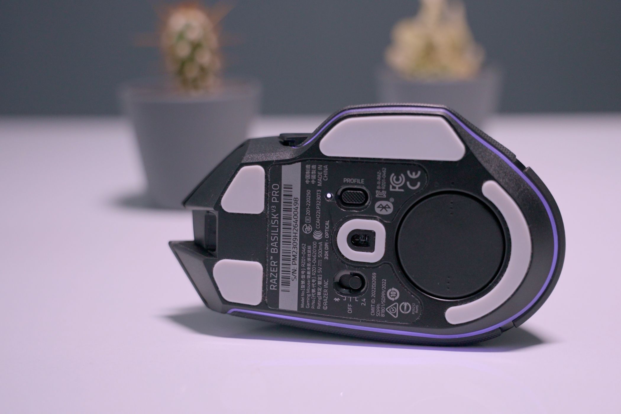 /sv/images/razer-basilisk-v3-laying-on-its-side.jpg