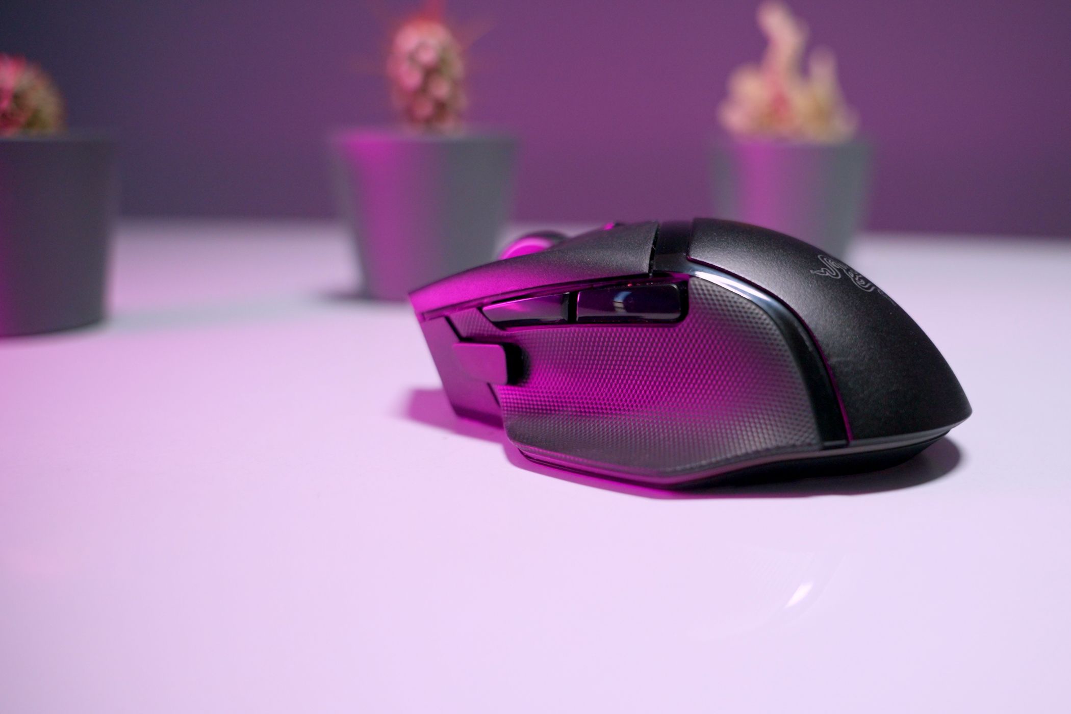 /sv/images/razer-basilisk-v3-left-side.jpg
