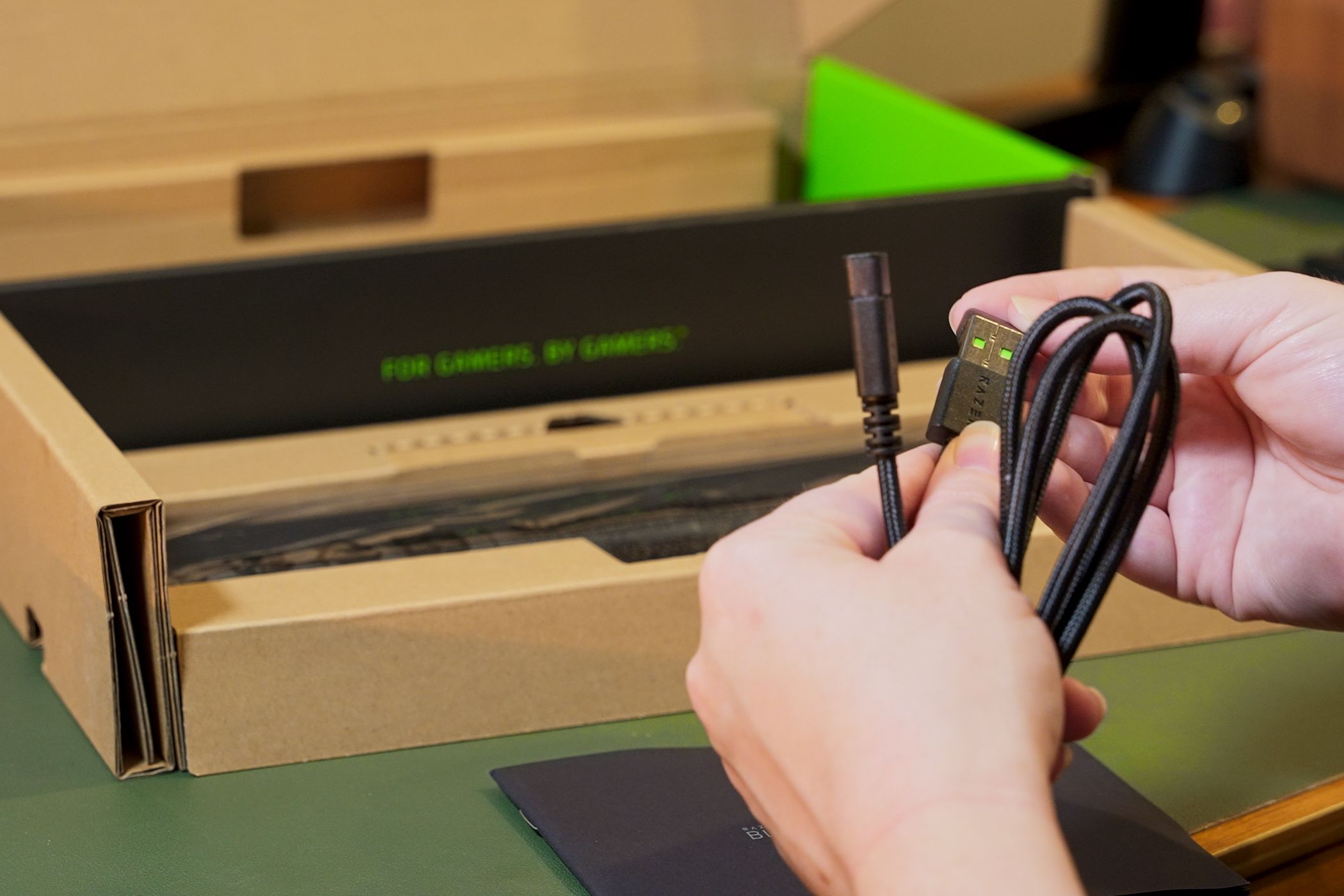 /sv/images/razer-blackwidow-75-cable.jpg